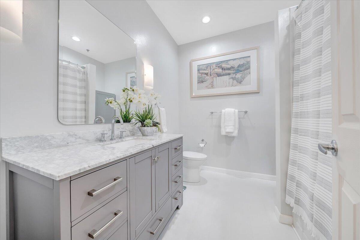 2208 S Jefferson ST Unit: 313