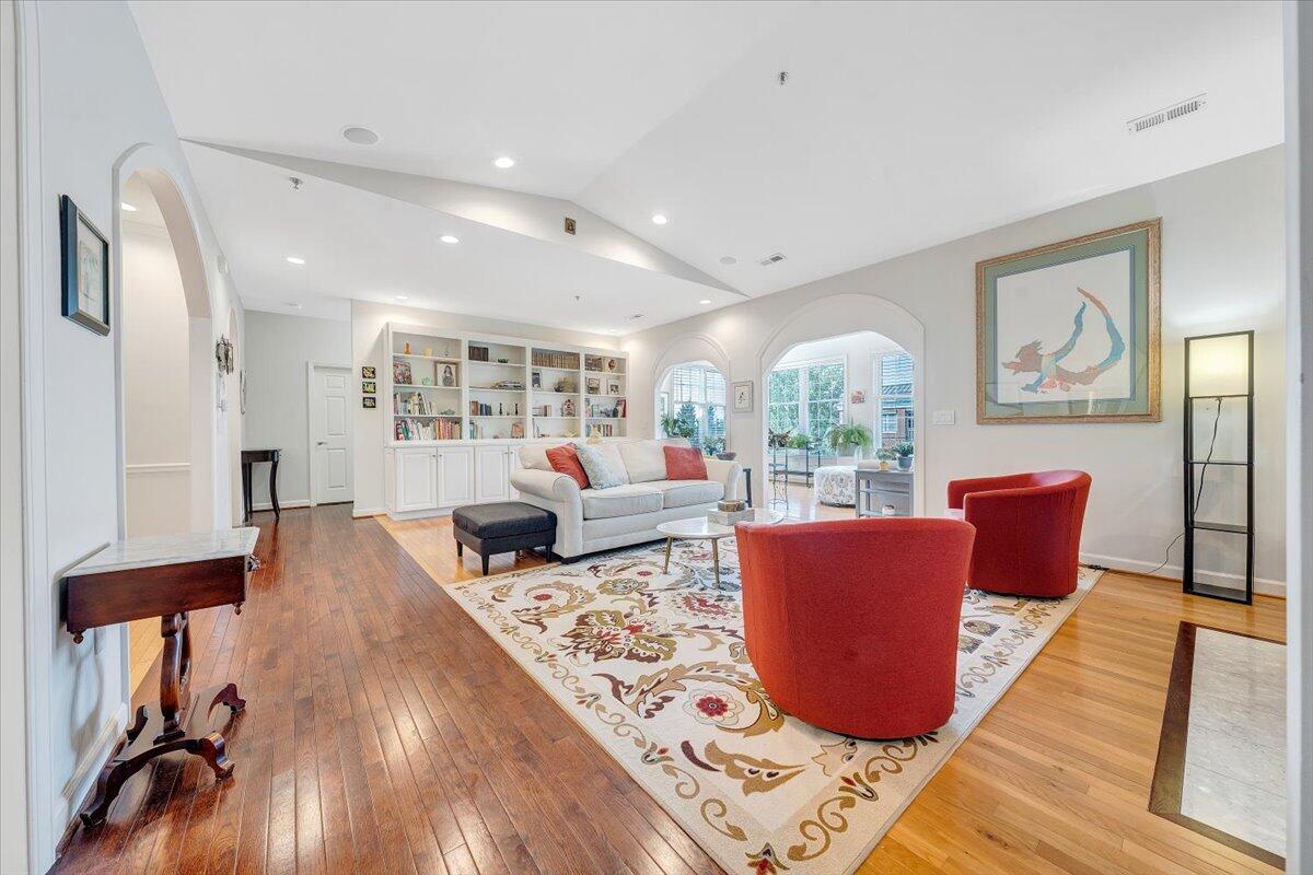 2208 S Jefferson ST Unit: 313