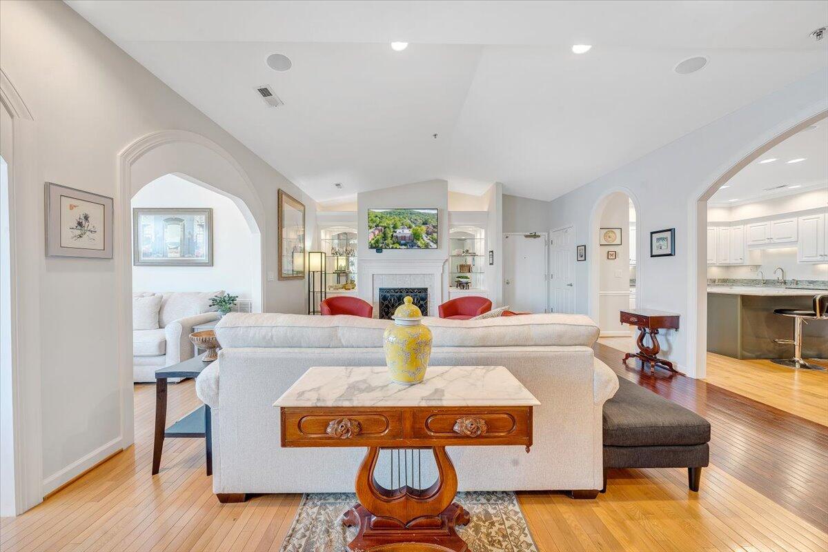 2208 S Jefferson ST Unit: 313