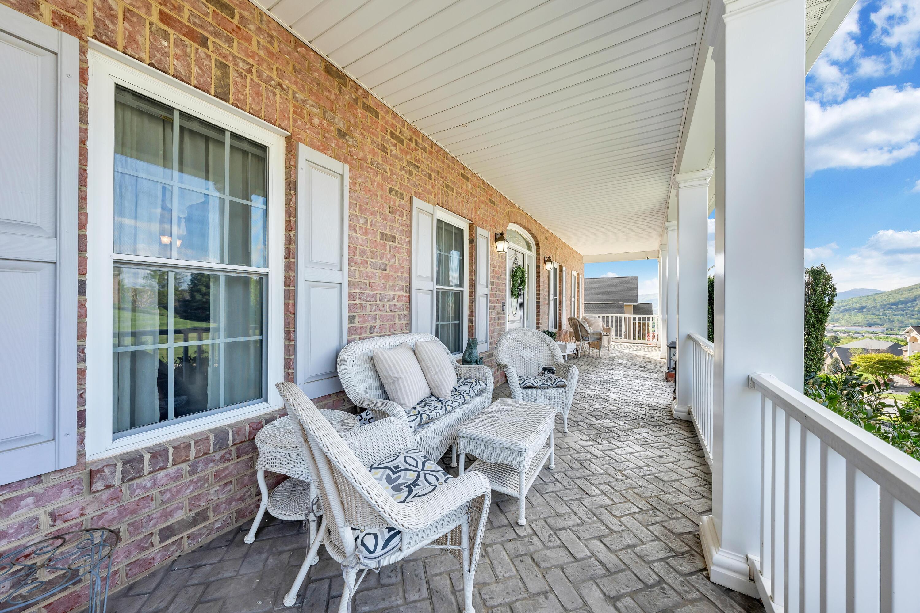 470 Stoneledge DR
