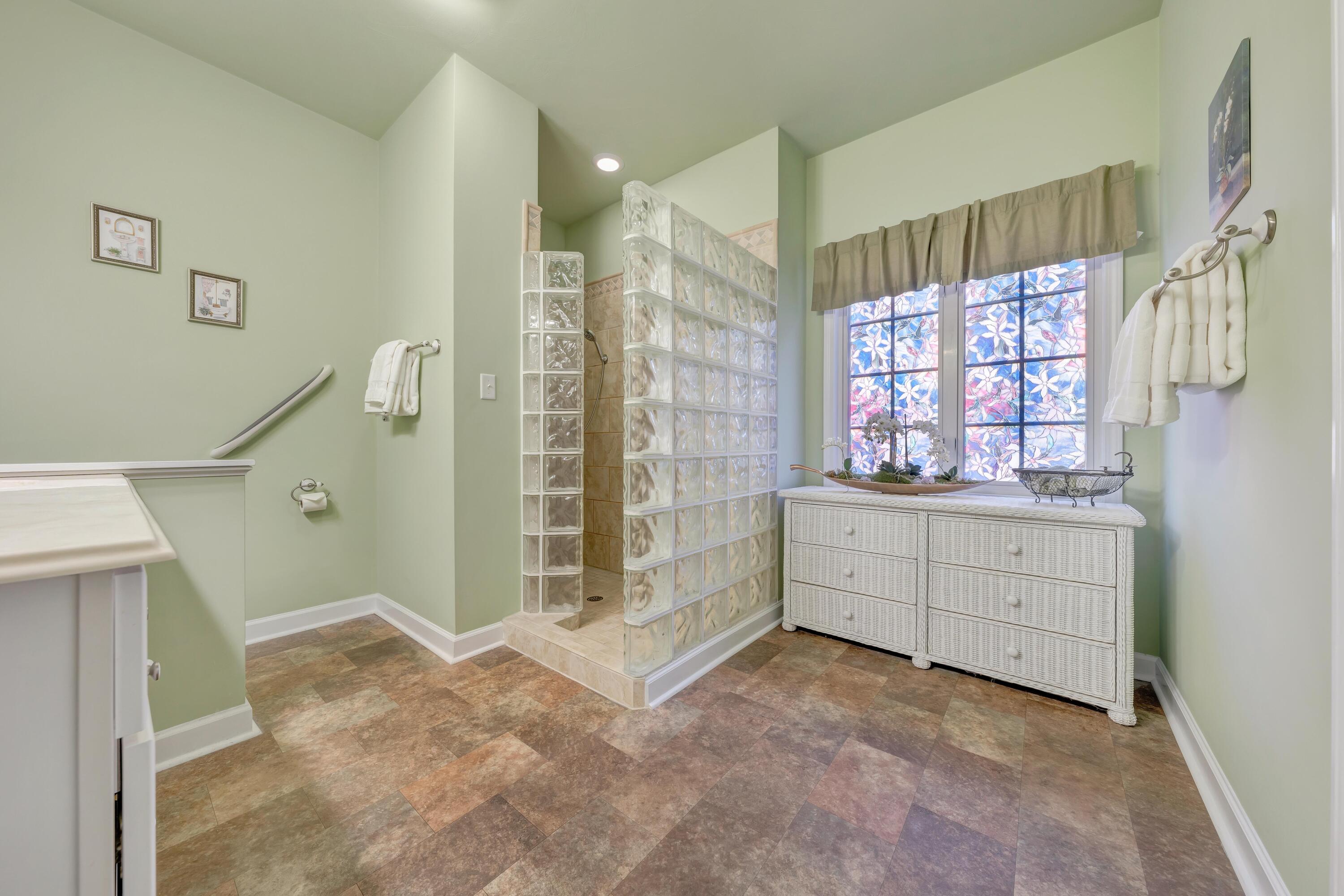 470 Stoneledge DR