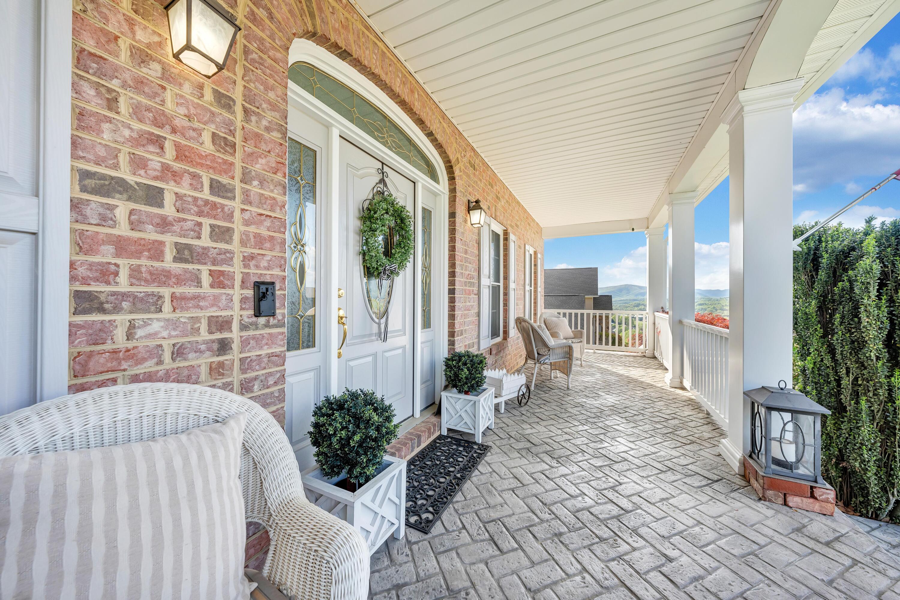 470 Stoneledge DR