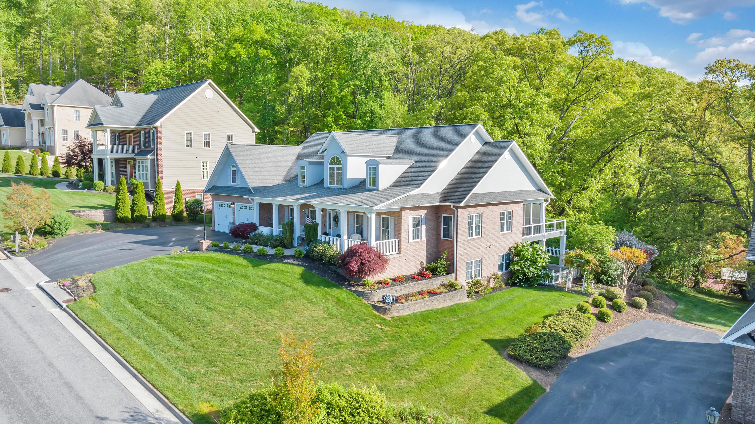 470 Stoneledge DR
