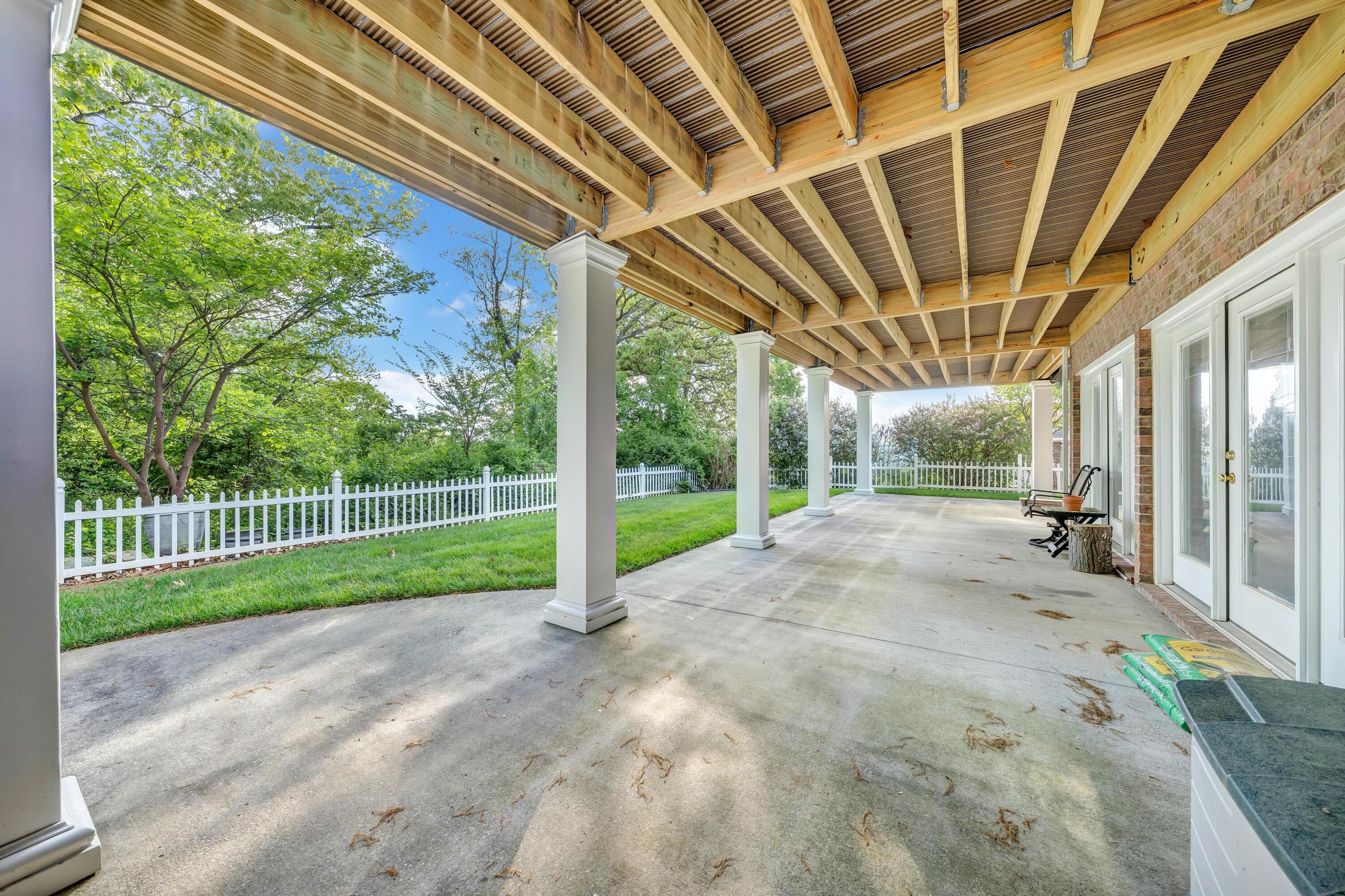 470 Stoneledge DR