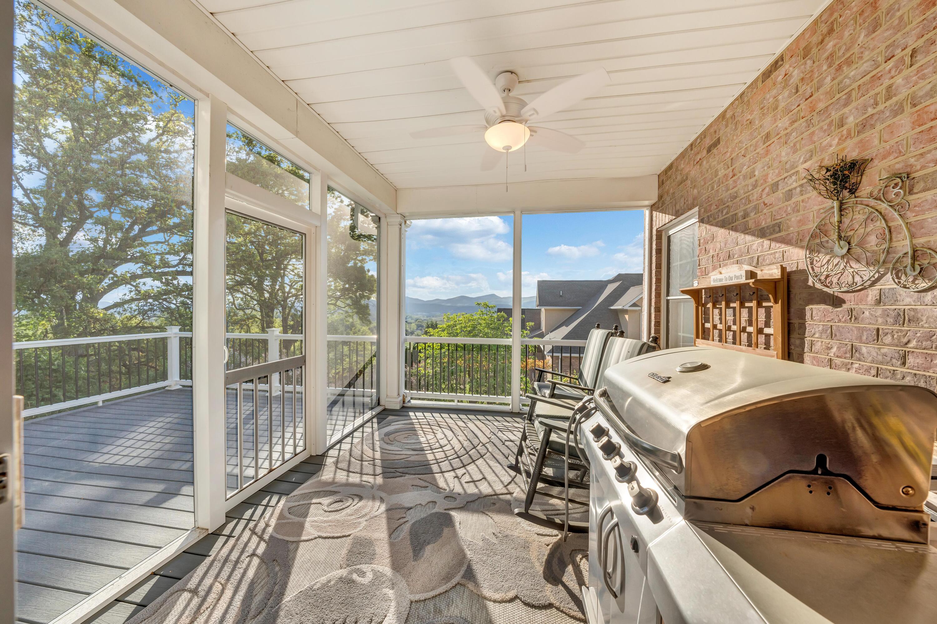 470 Stoneledge DR