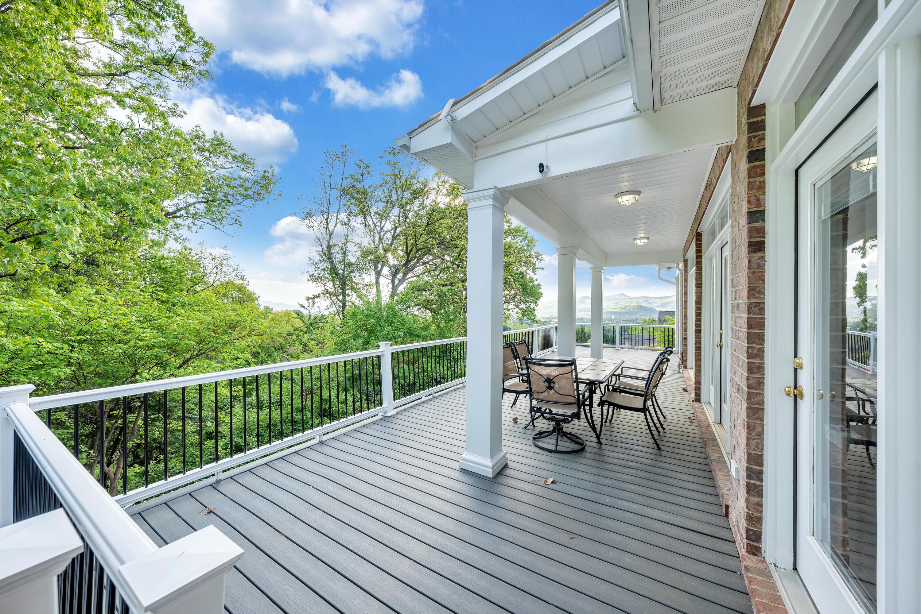 470 Stoneledge DR