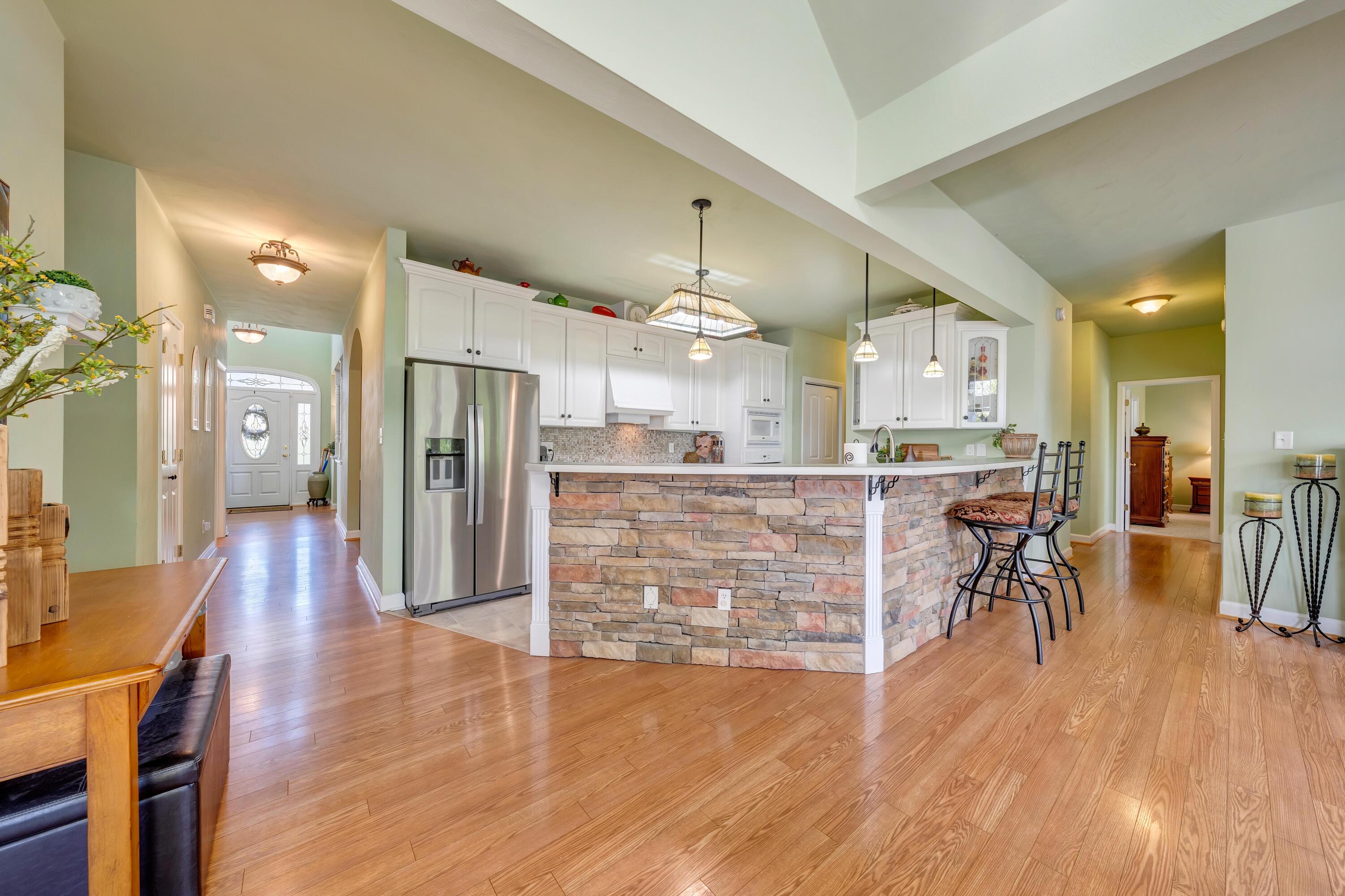 470 Stoneledge DR