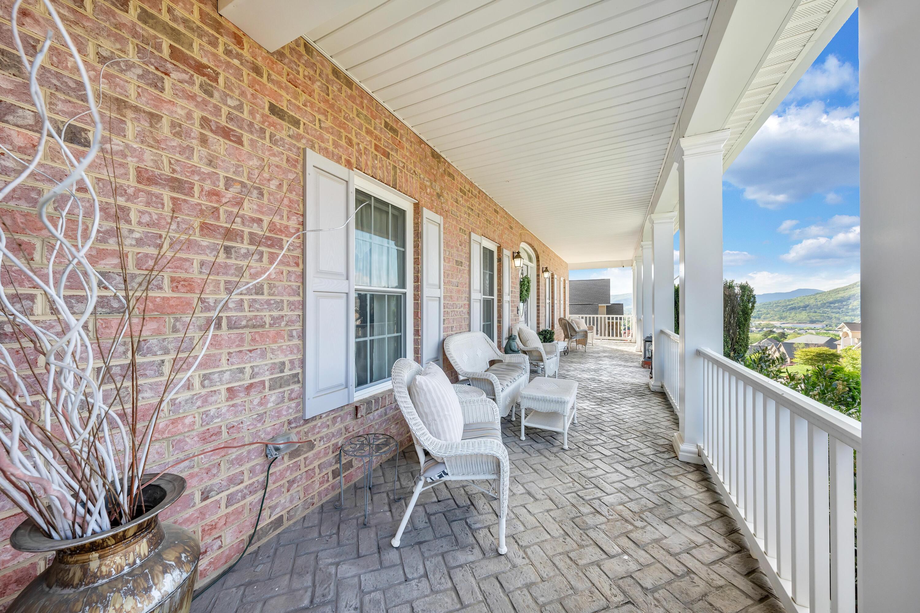 470 Stoneledge DR
