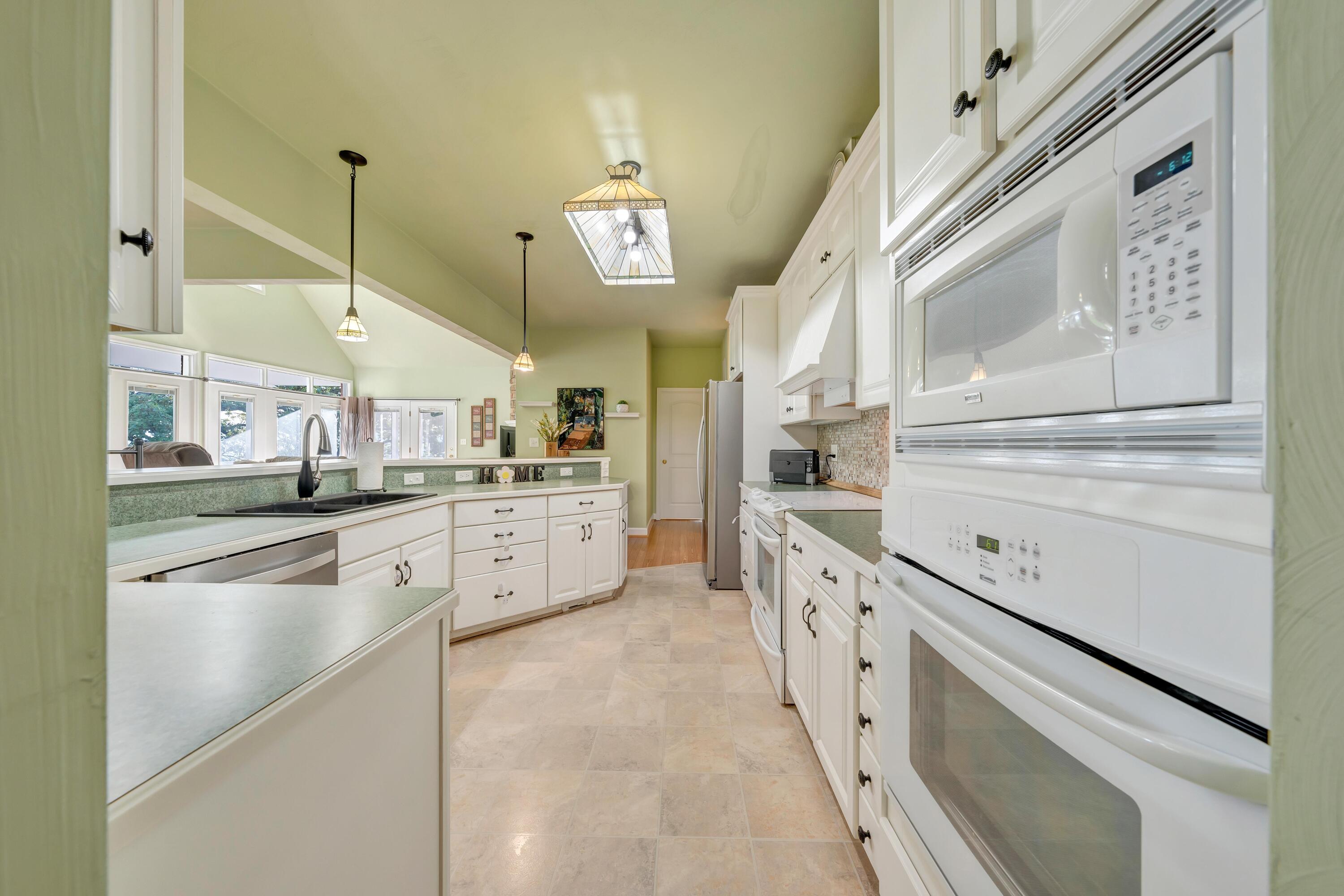 470 Stoneledge DR