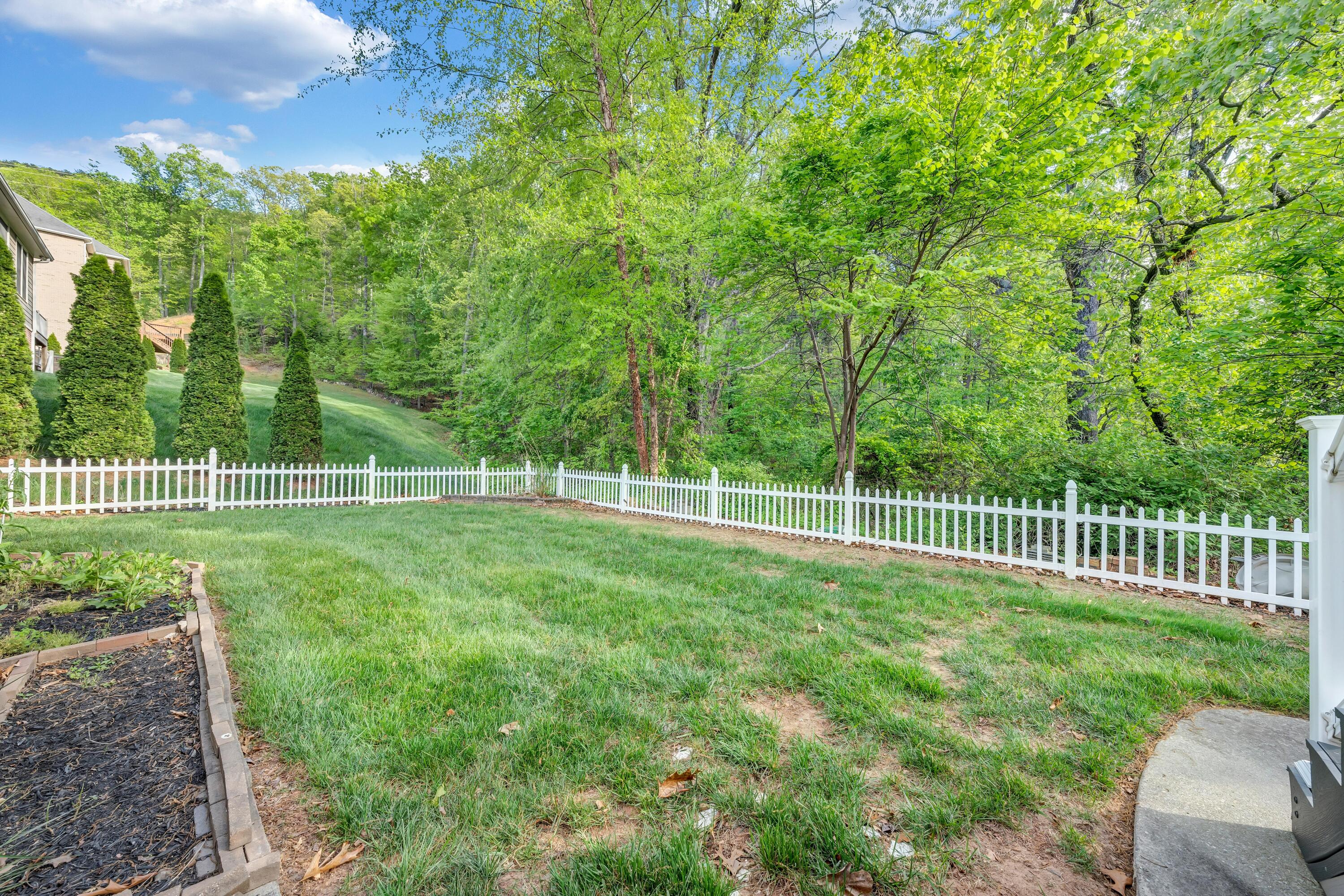 470 Stoneledge DR