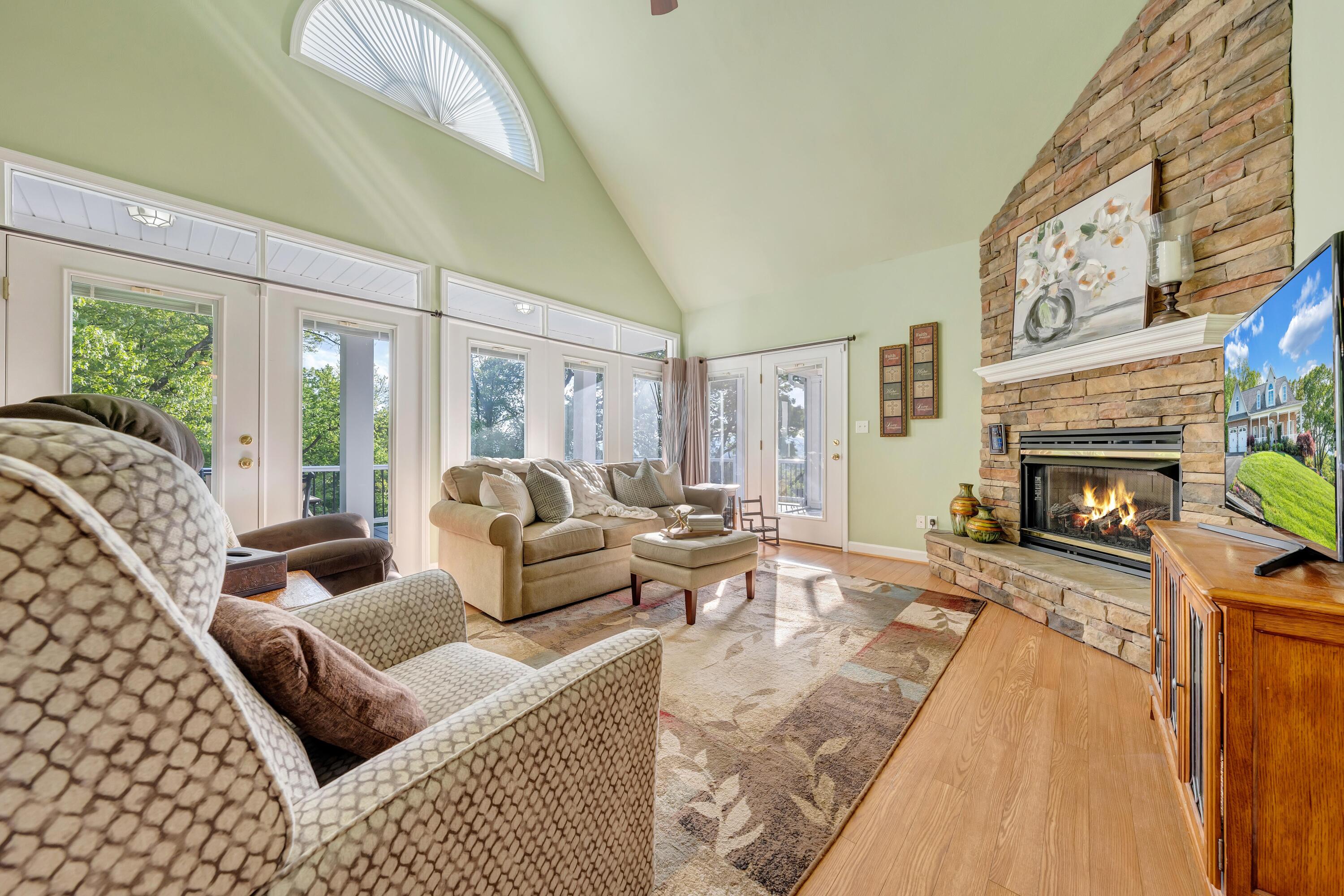 470 Stoneledge DR