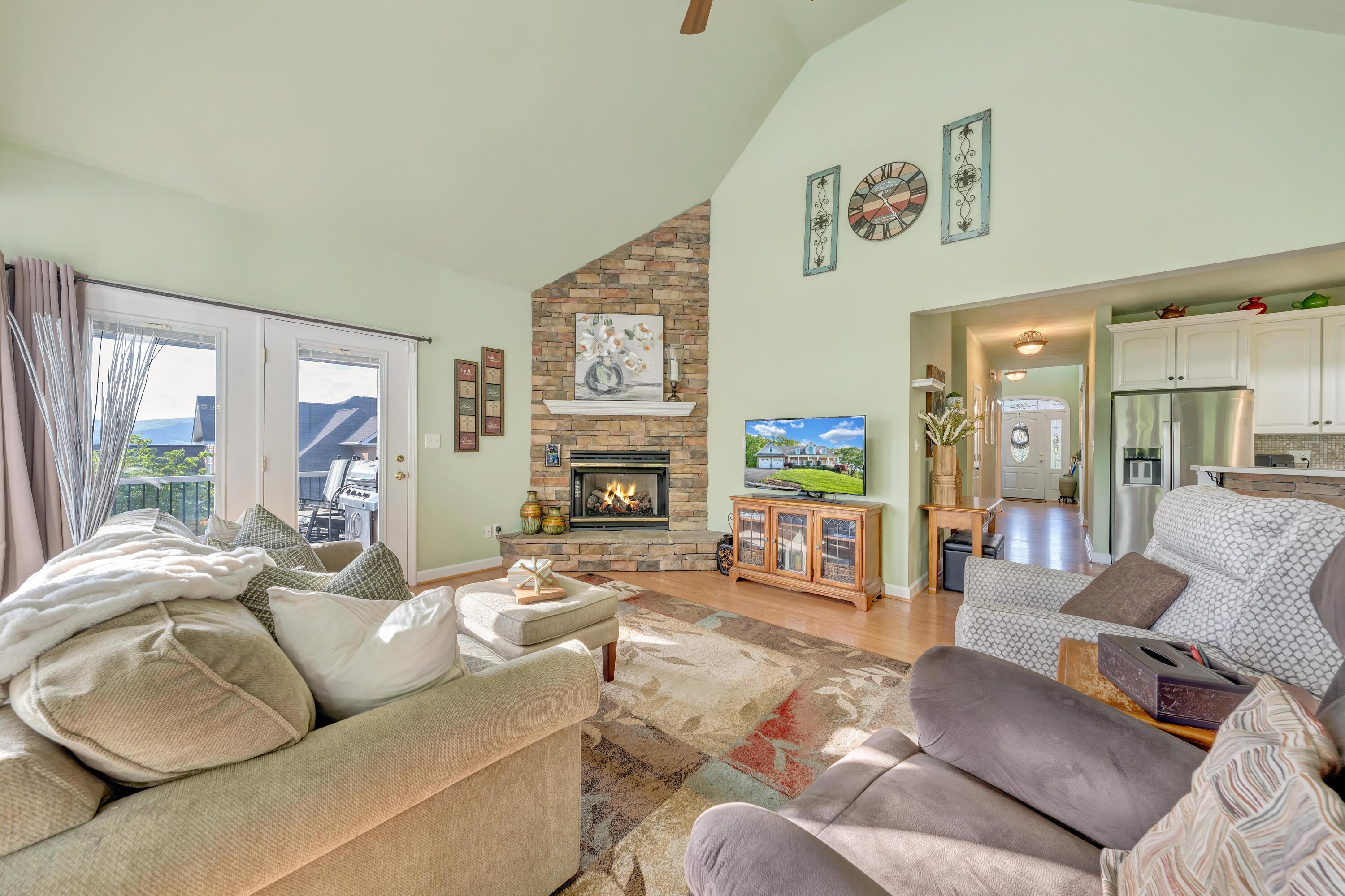 470 Stoneledge DR