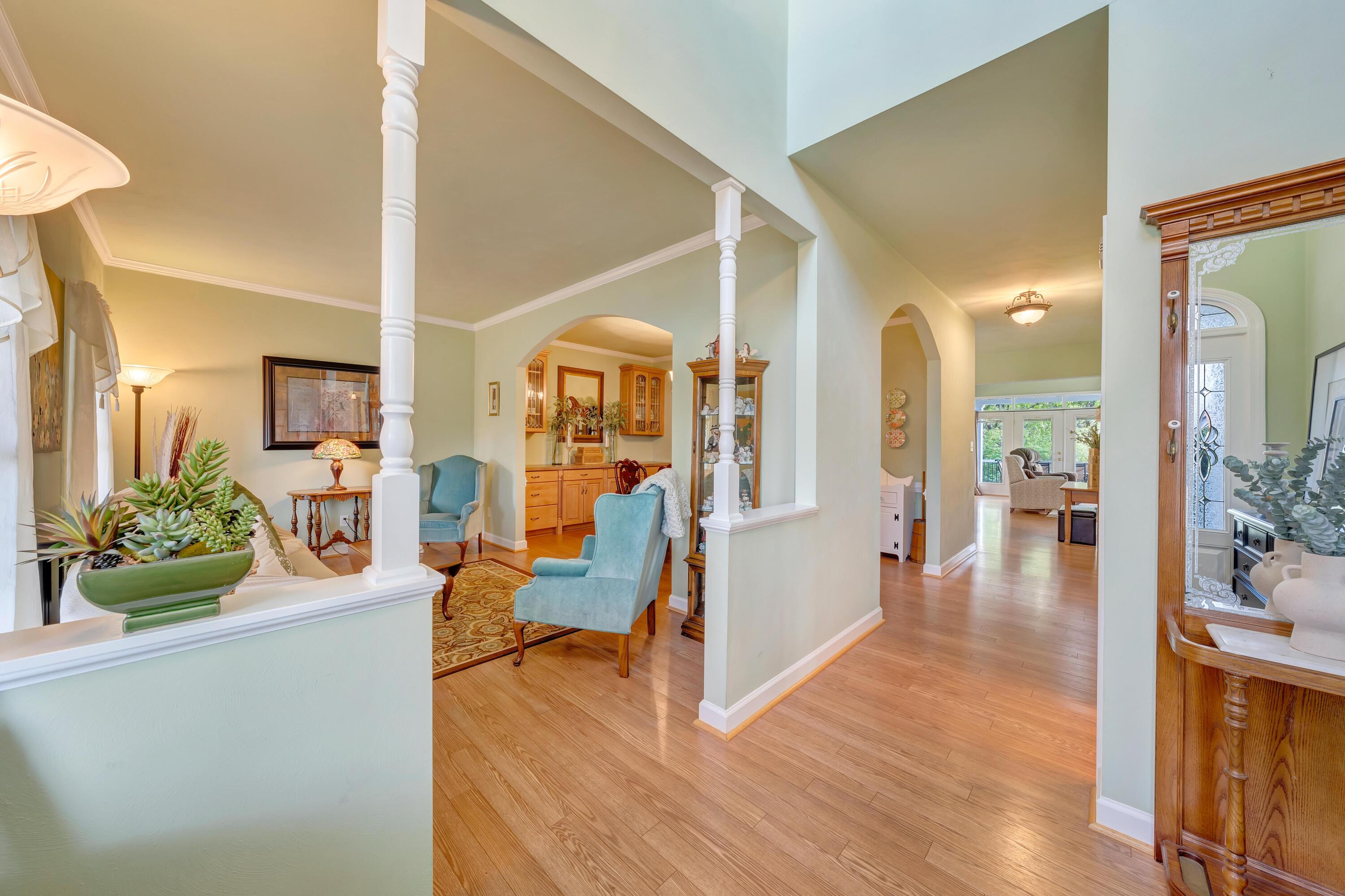 470 Stoneledge DR