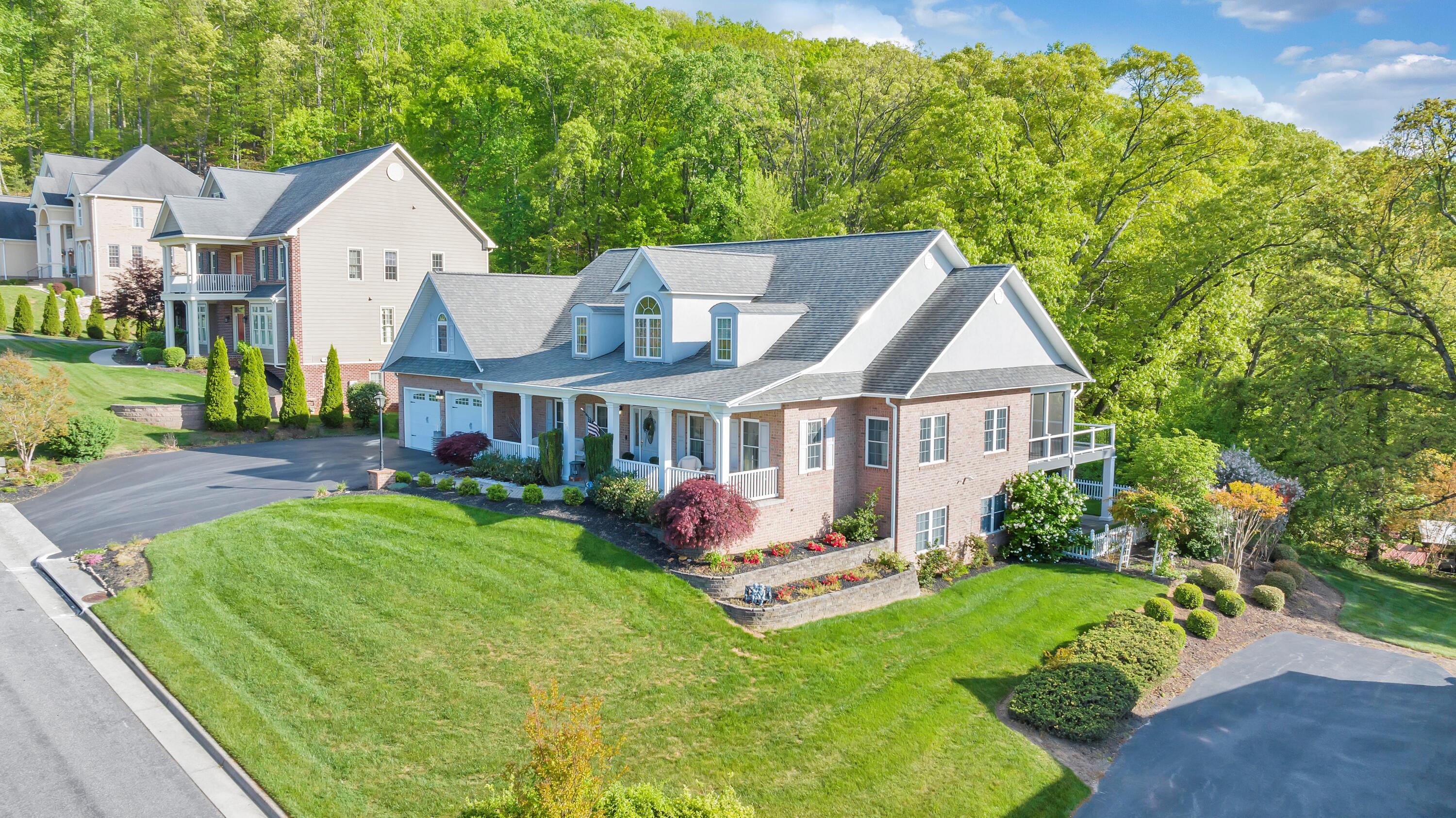 470 Stoneledge DR