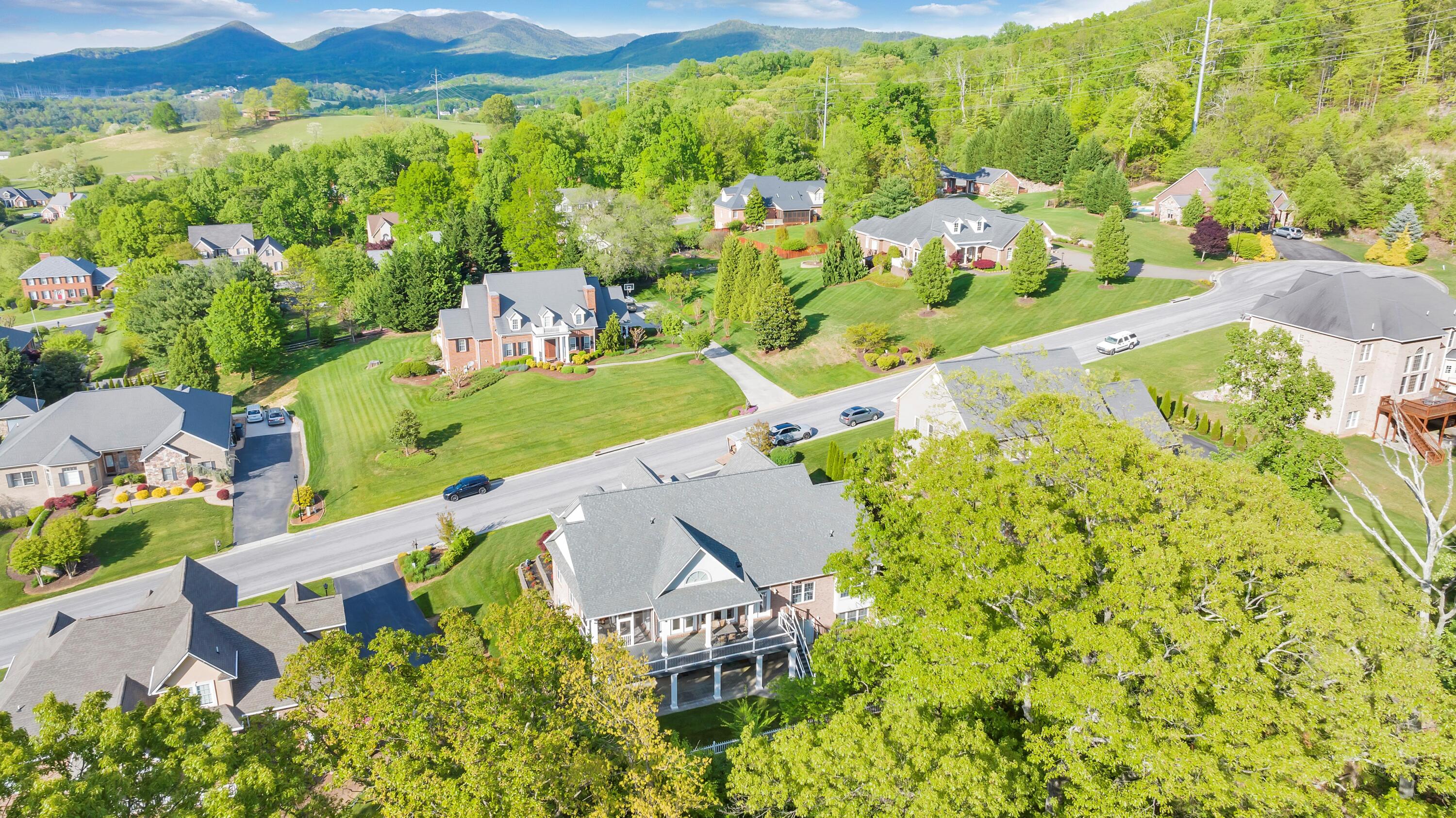 470 Stoneledge DR