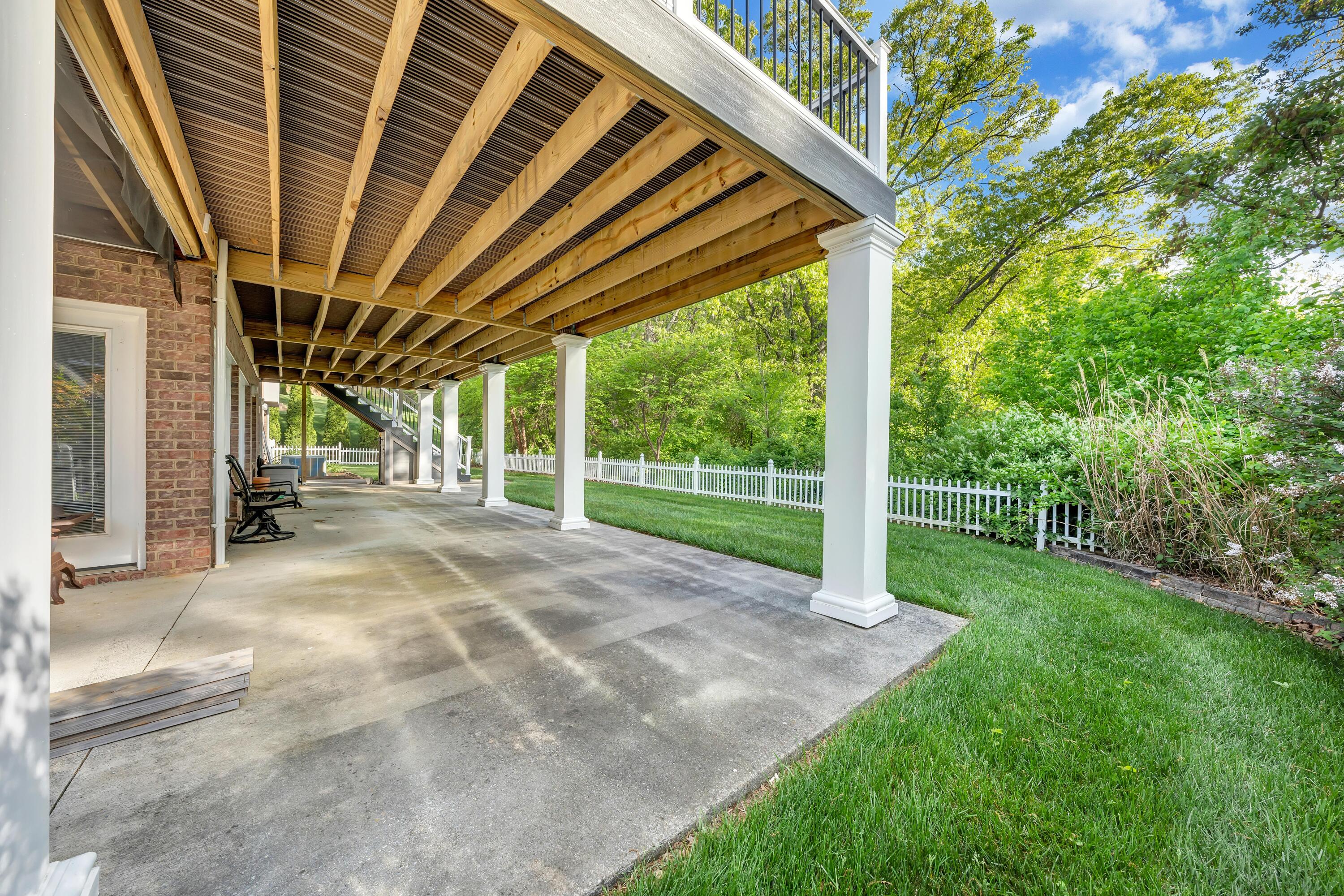 470 Stoneledge DR