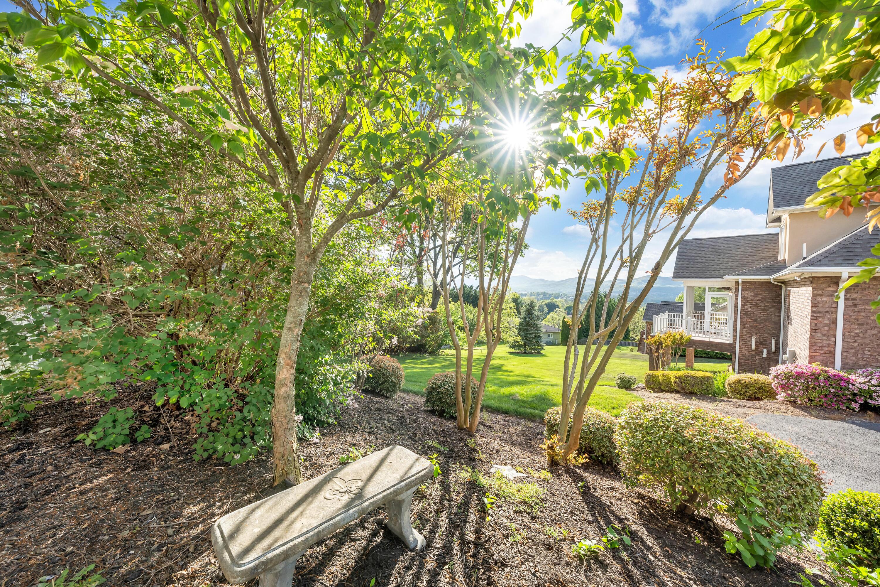 470 Stoneledge DR