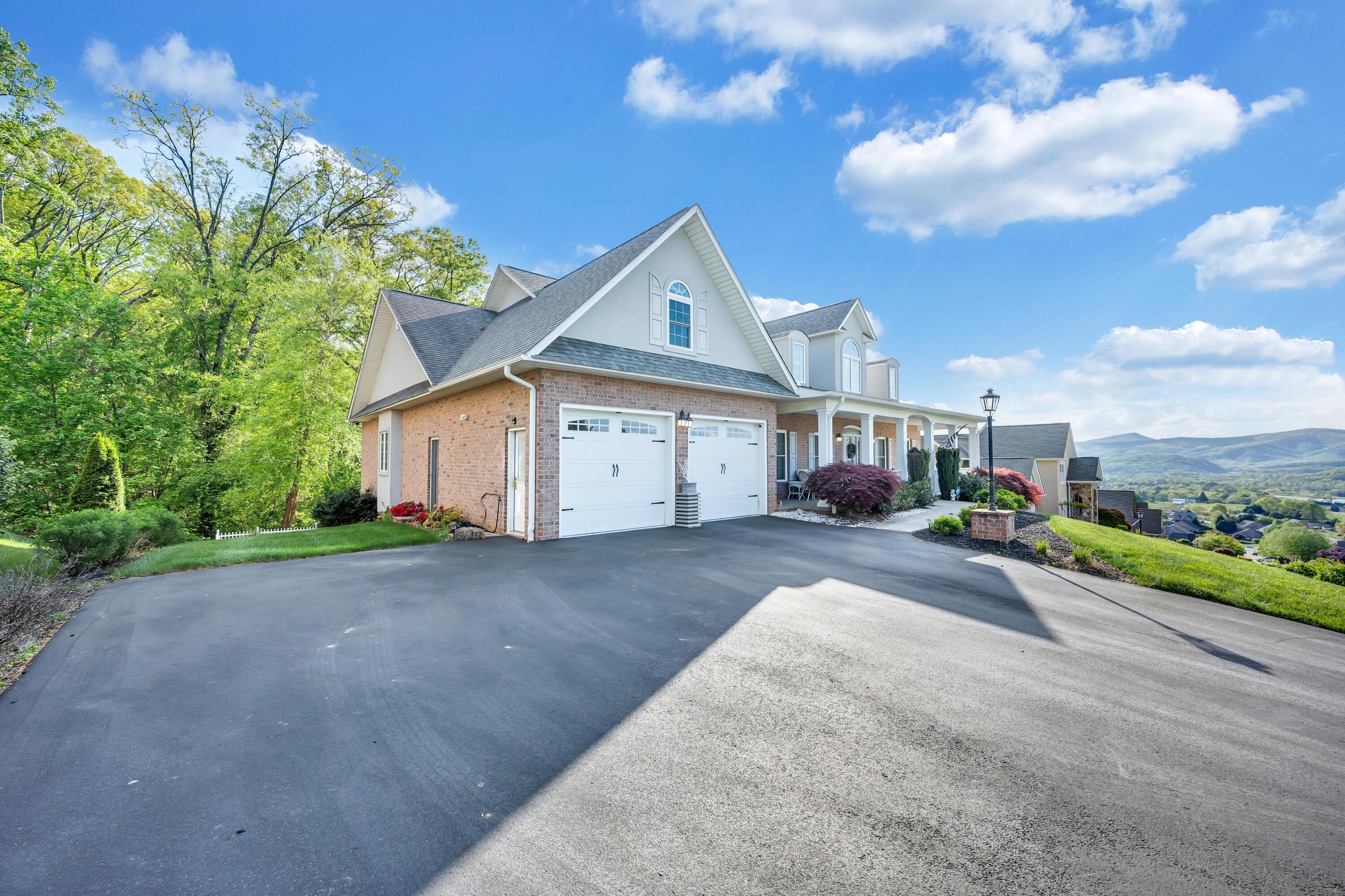 470 Stoneledge DR