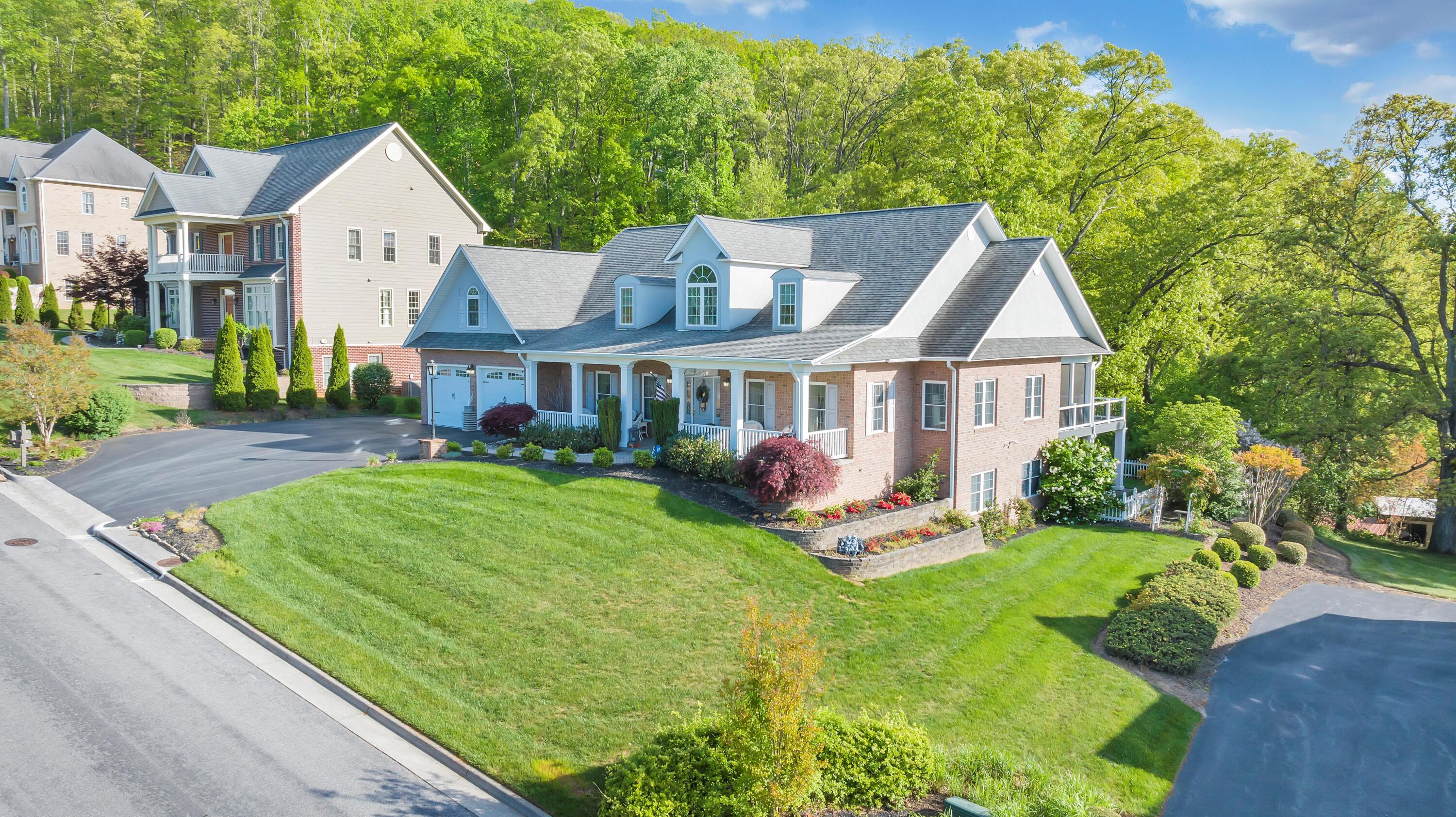 470 Stoneledge DR