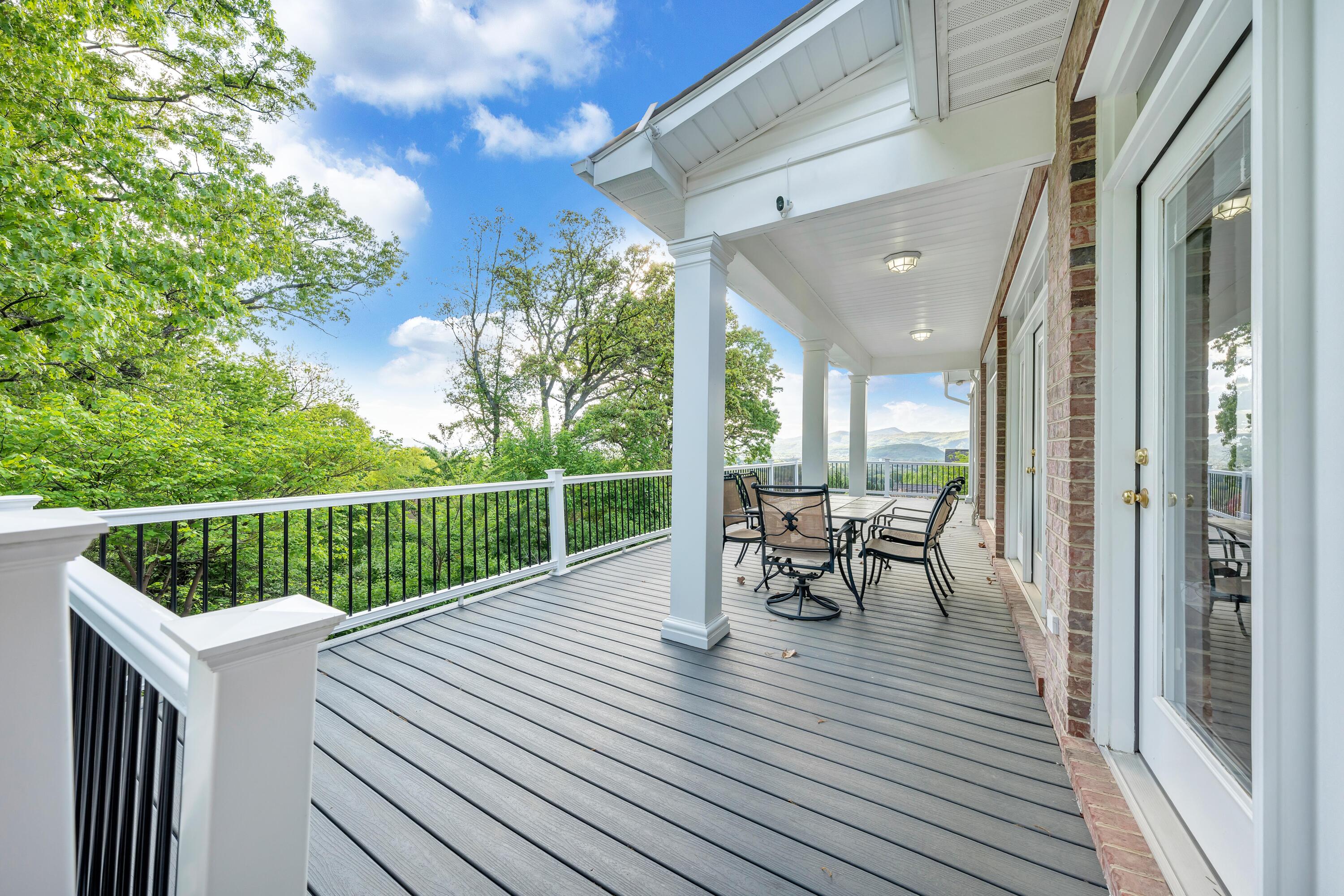 470 Stoneledge DR