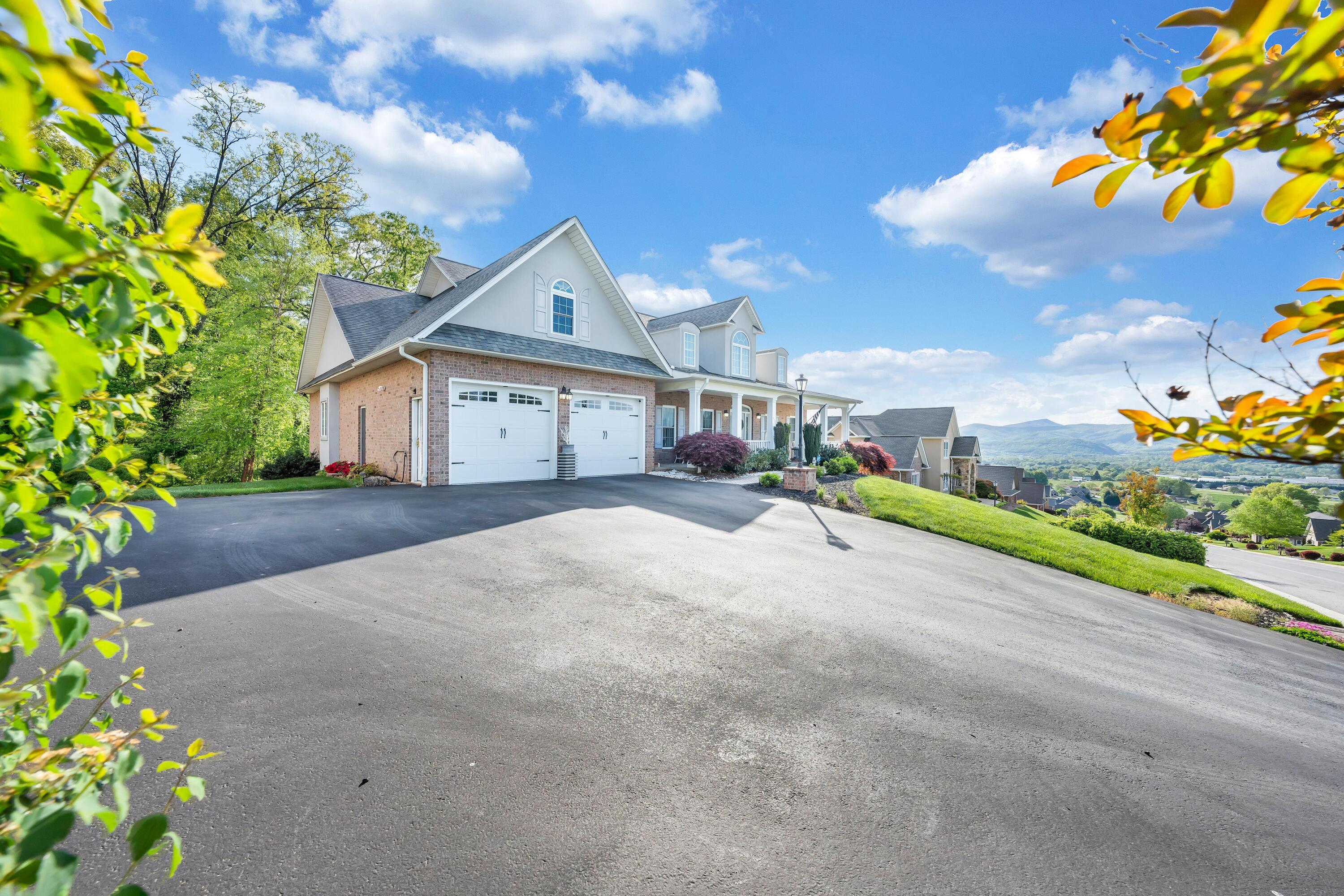 470 Stoneledge DR