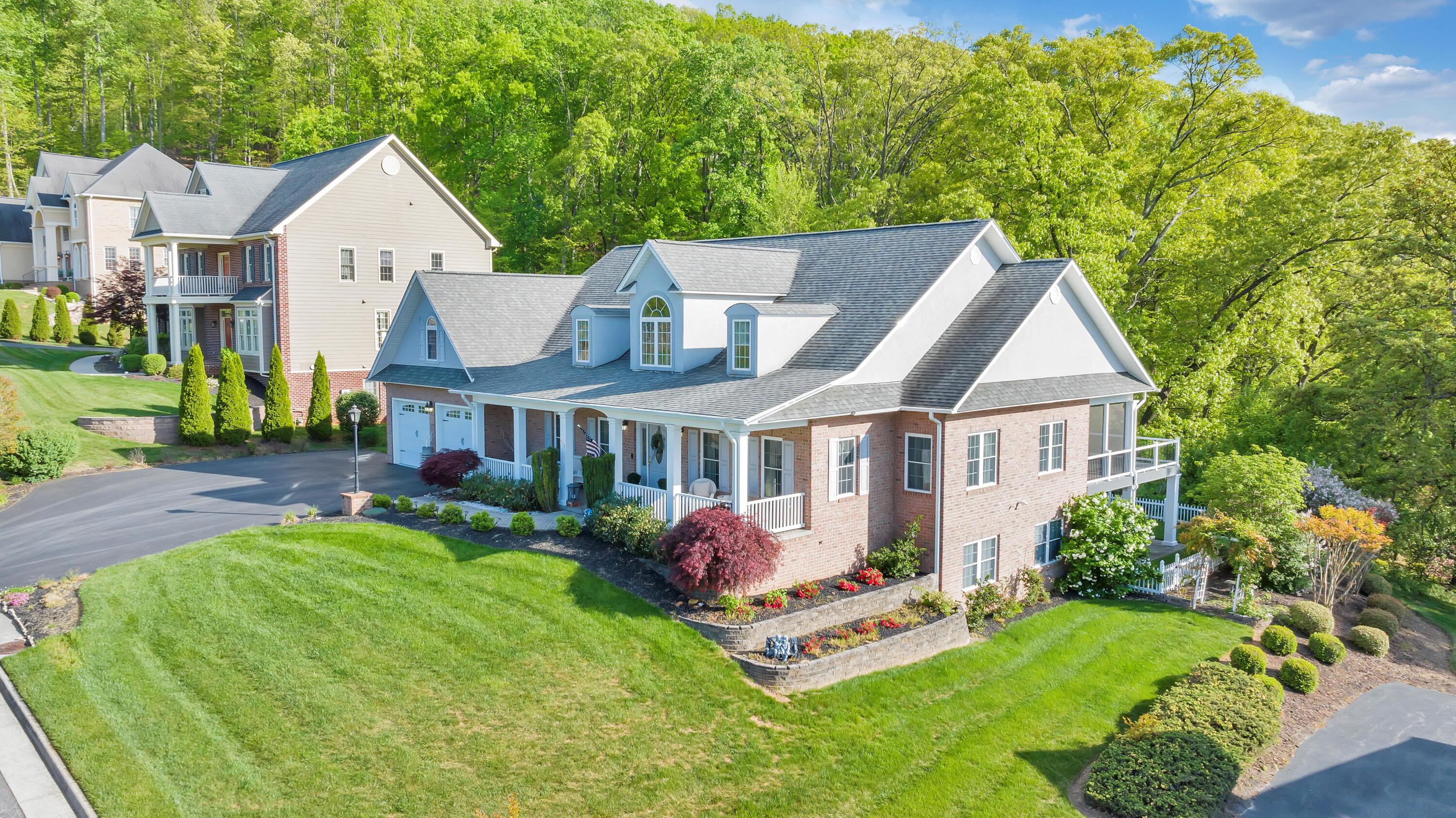 470 Stoneledge DR