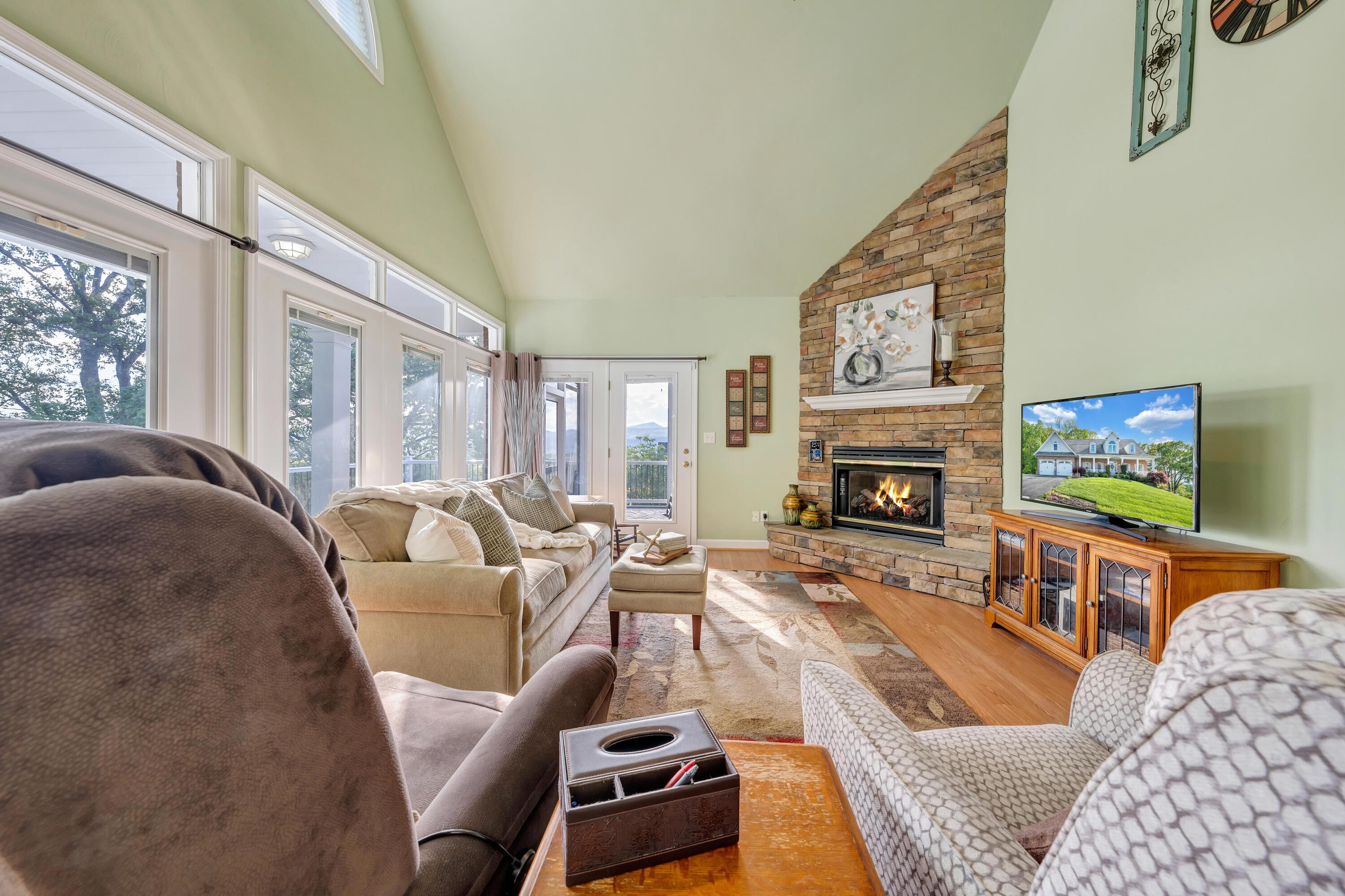 470 Stoneledge DR