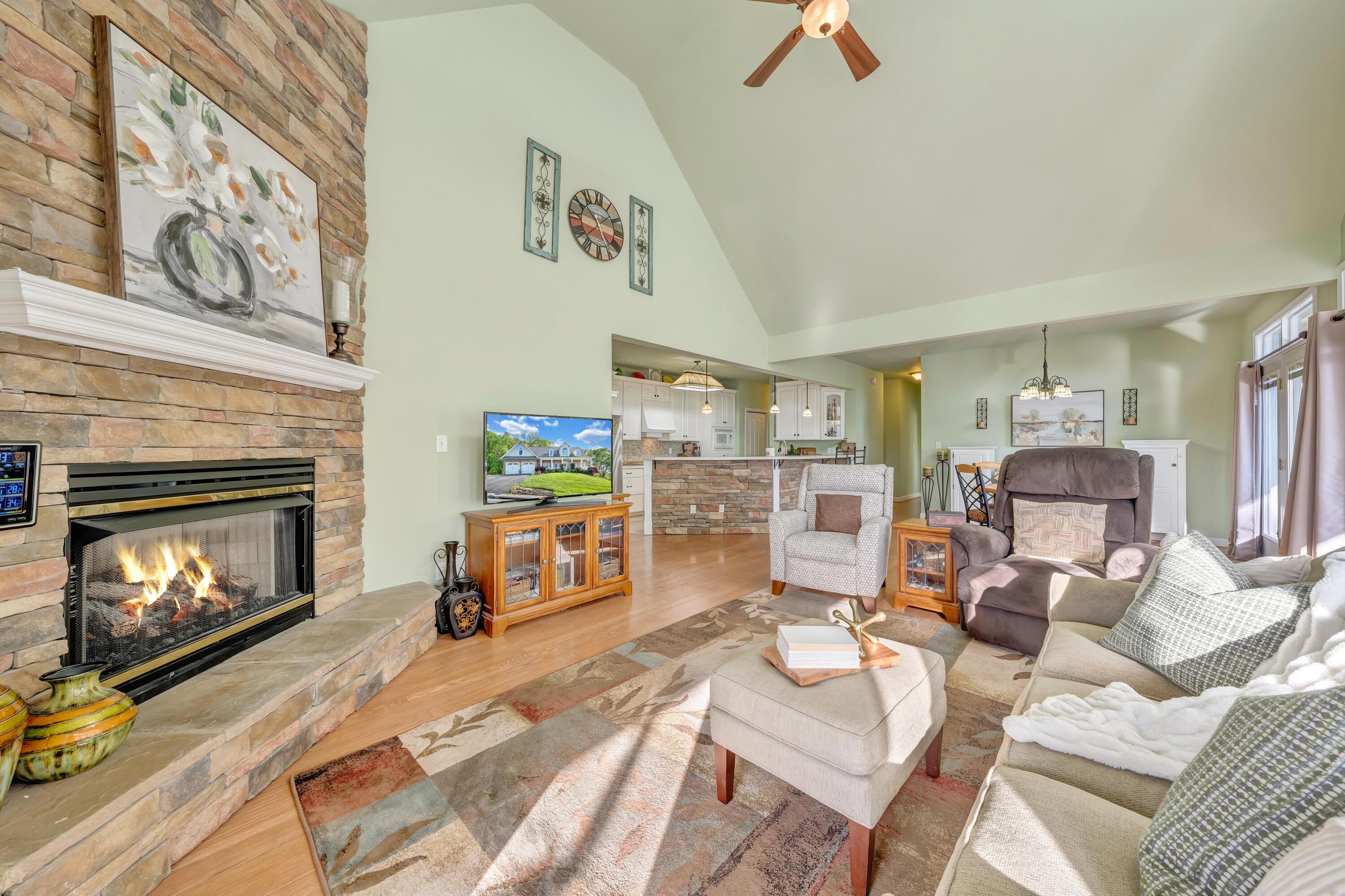470 Stoneledge DR