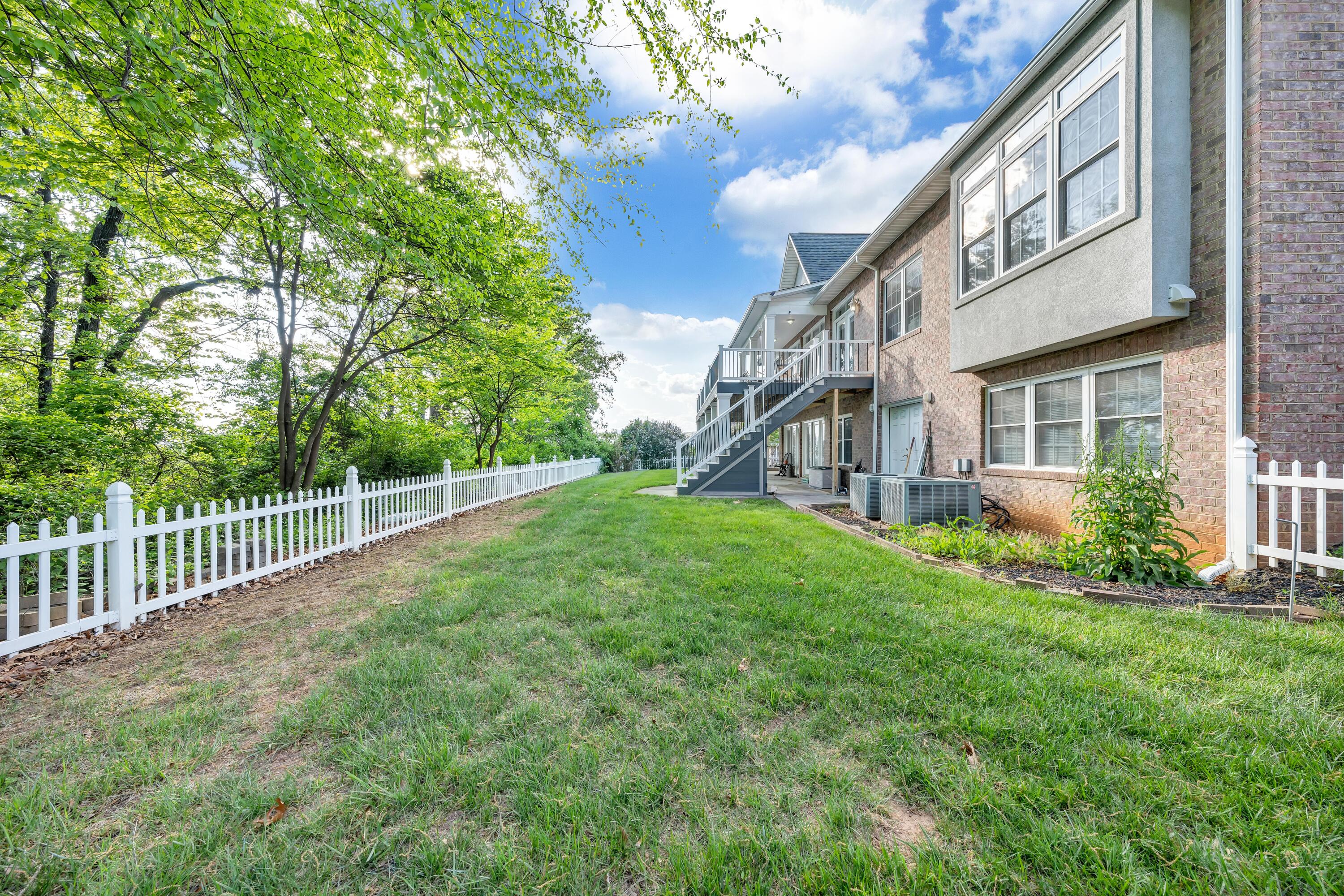 470 Stoneledge DR