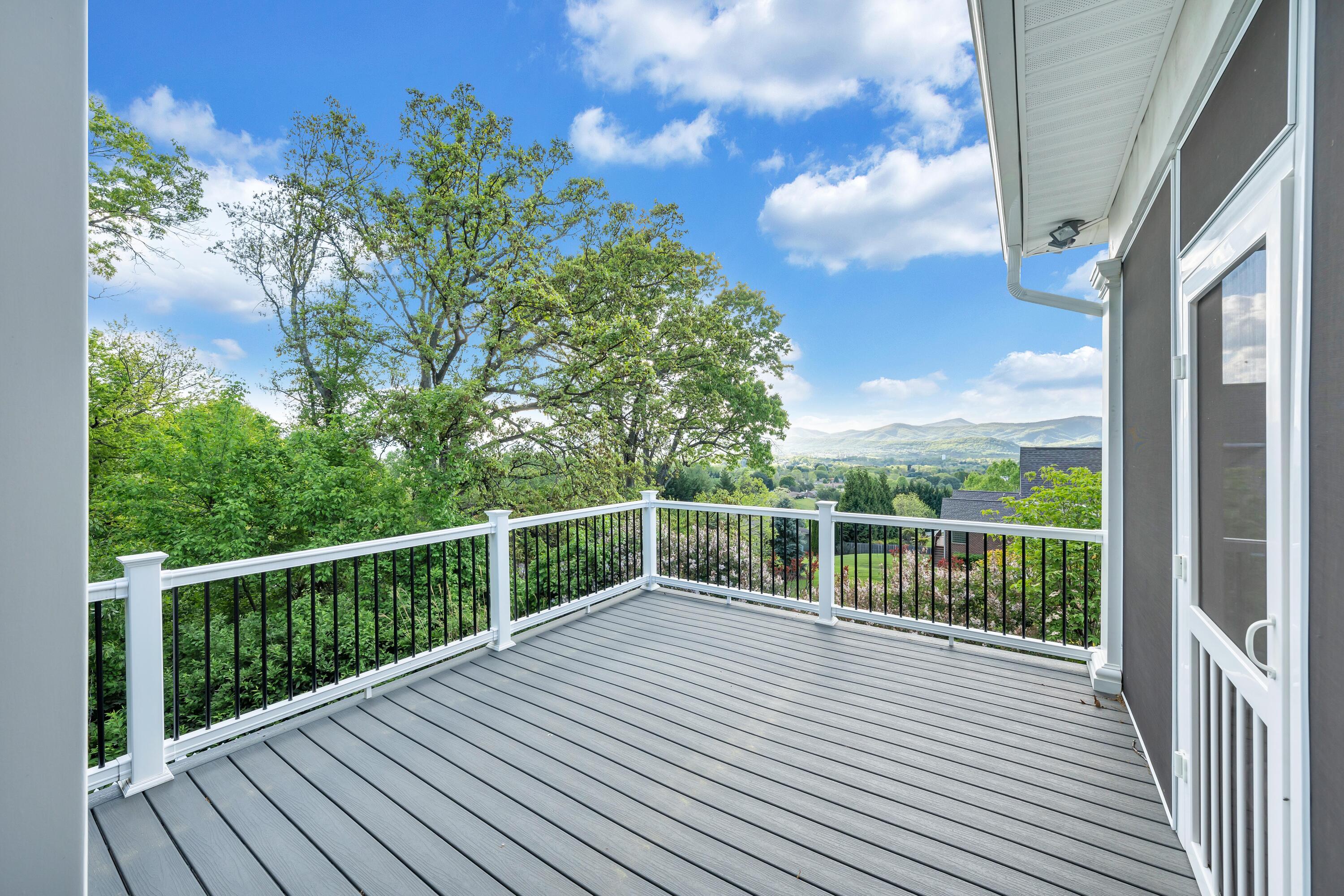 470 Stoneledge DR