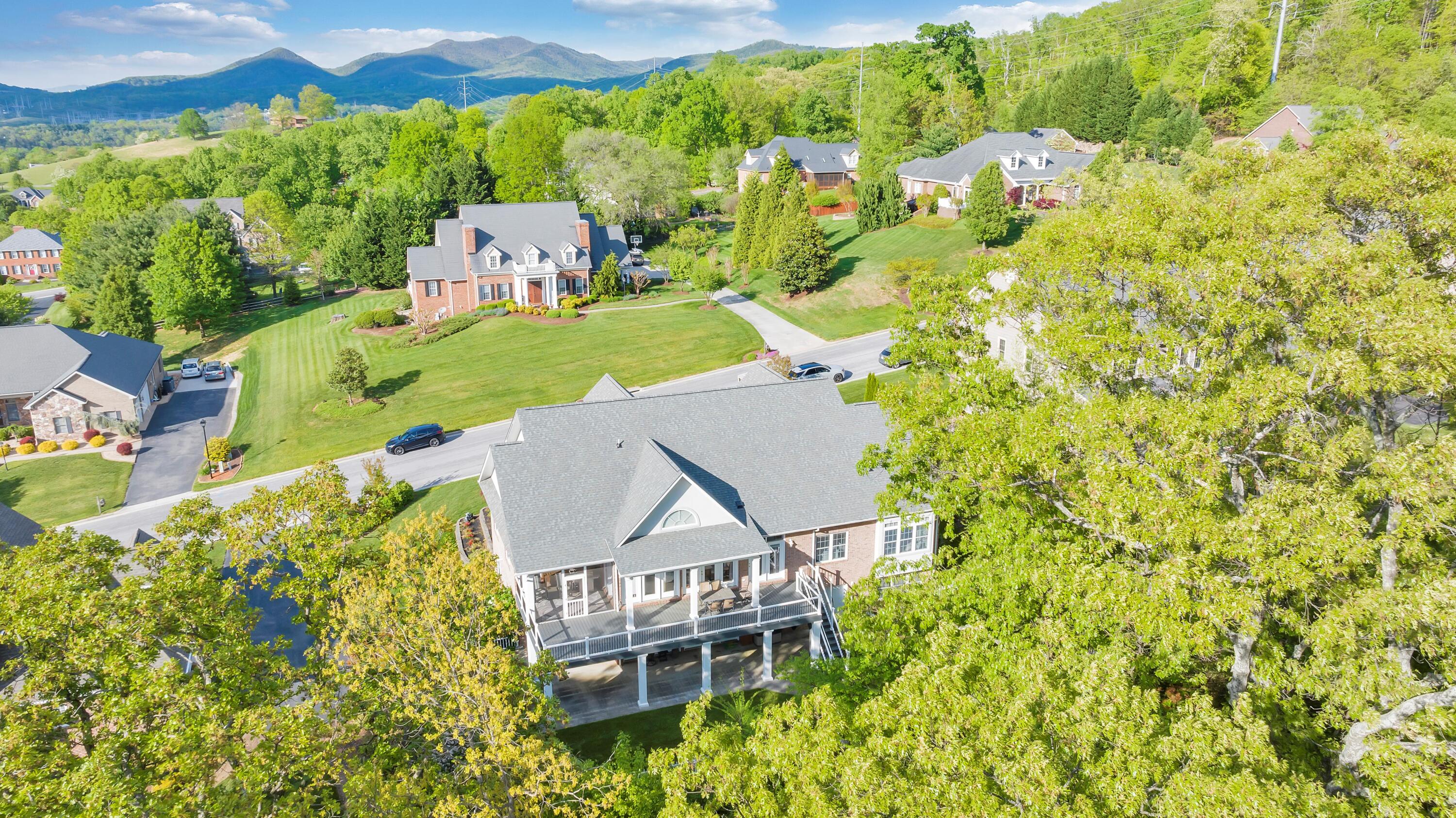 470 Stoneledge DR