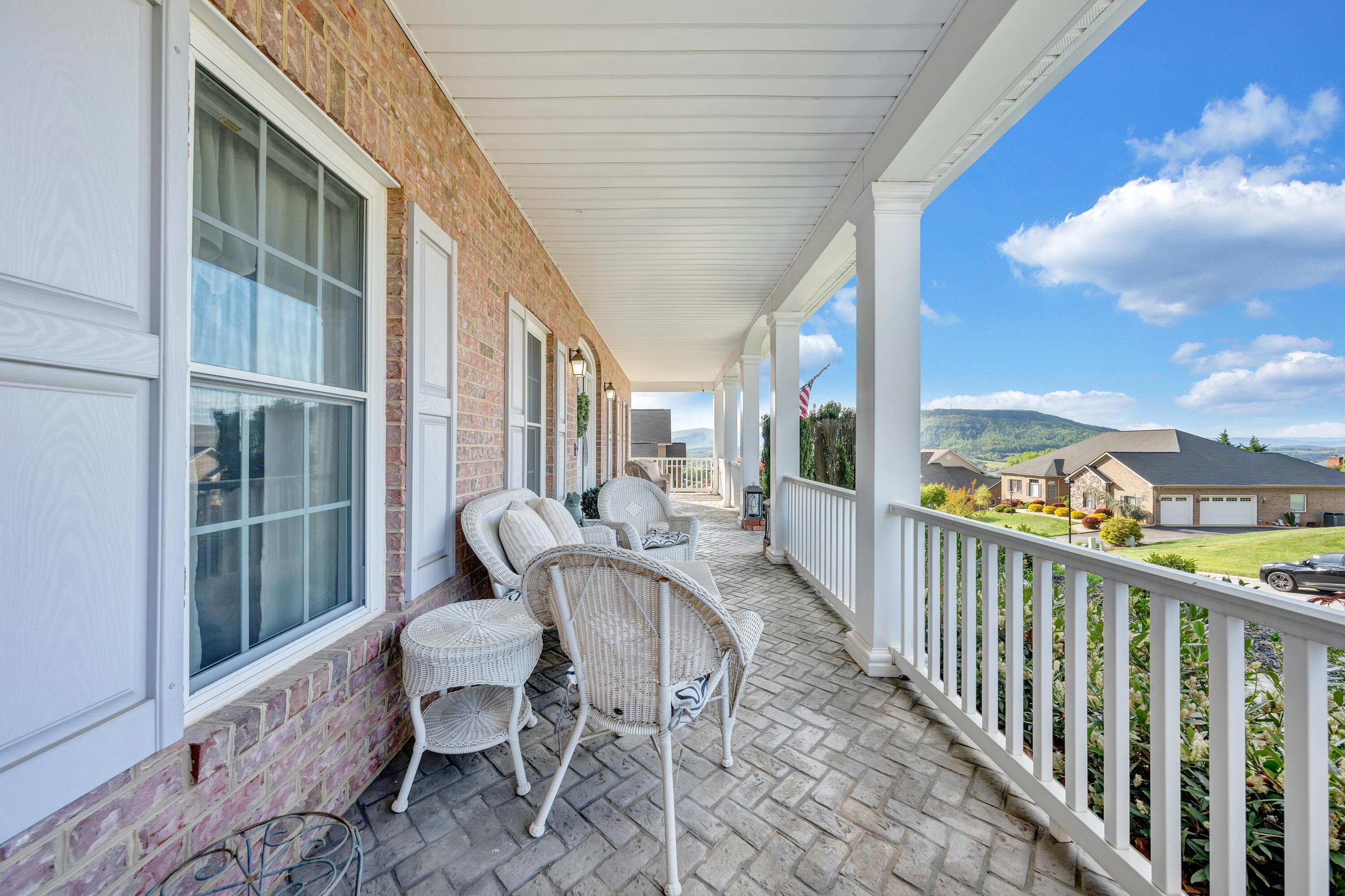 470 Stoneledge DR