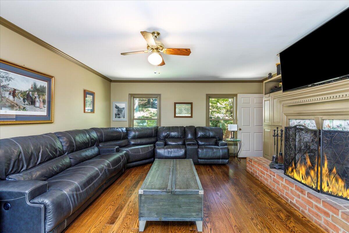1486 Hollybrook RD