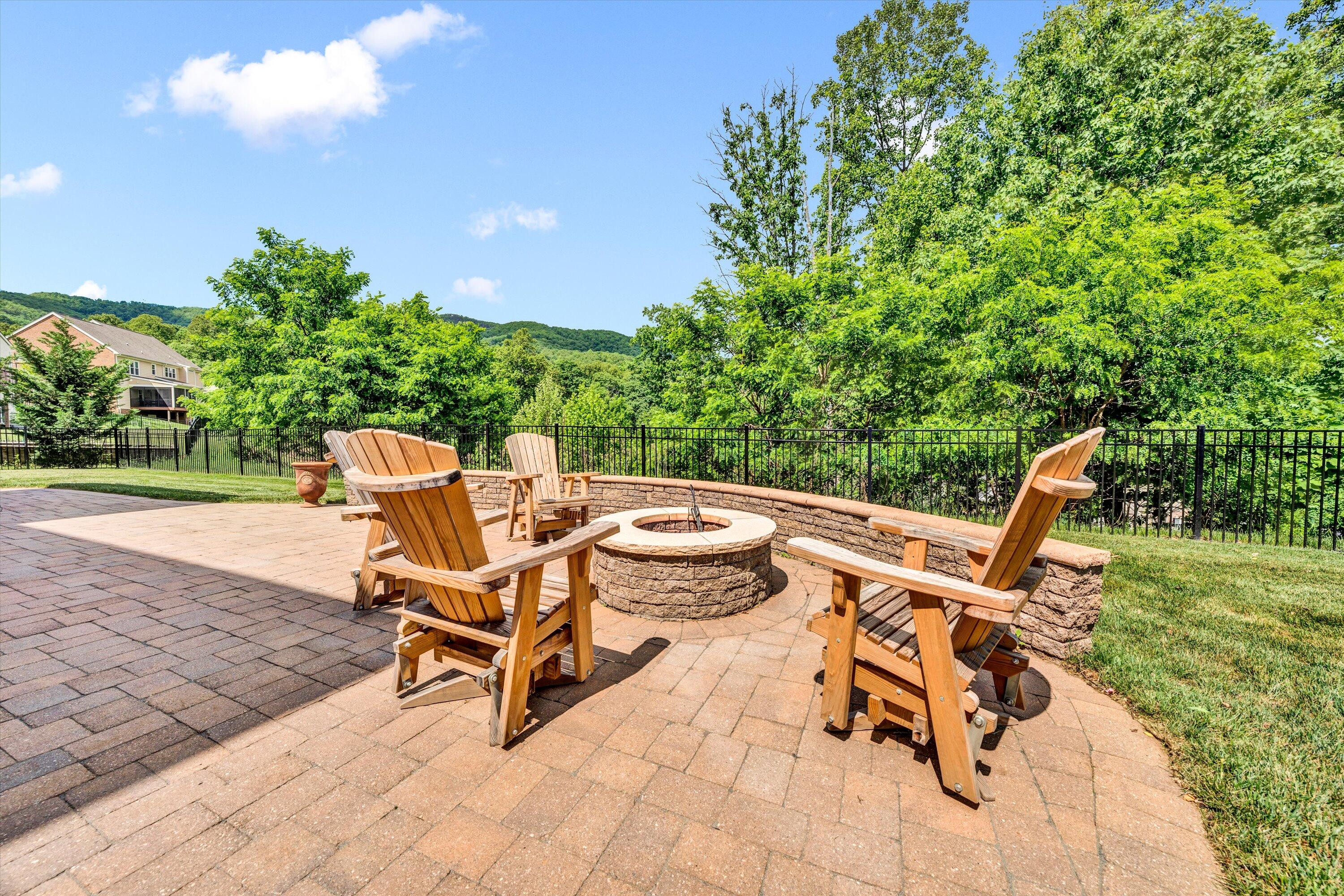 6900 Fairway Ridge RD