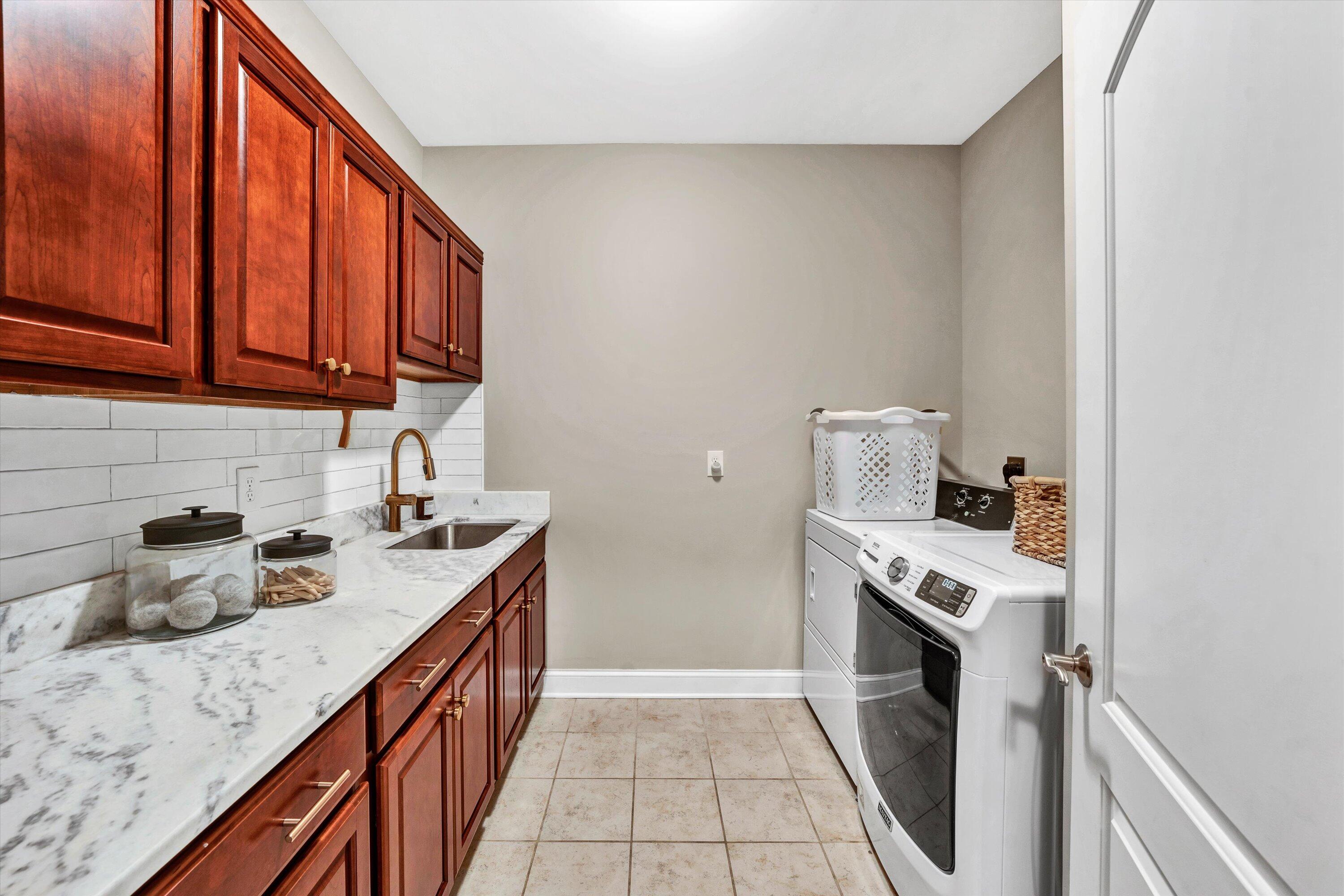 6900 Fairway Ridge RD