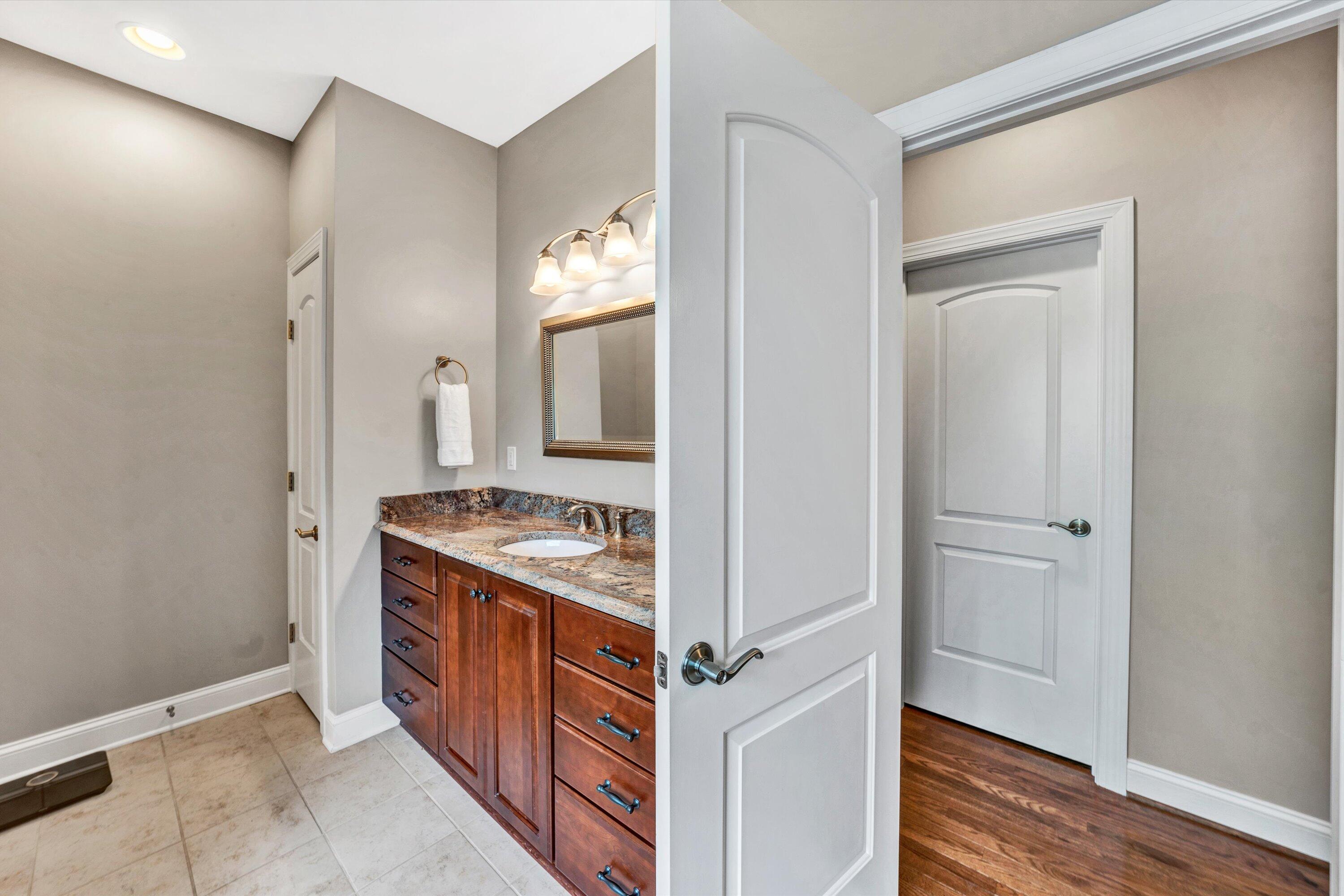 6900 Fairway Ridge RD