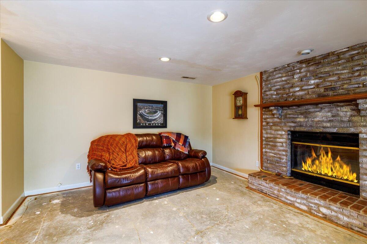 1783 Laurel Mountain DR