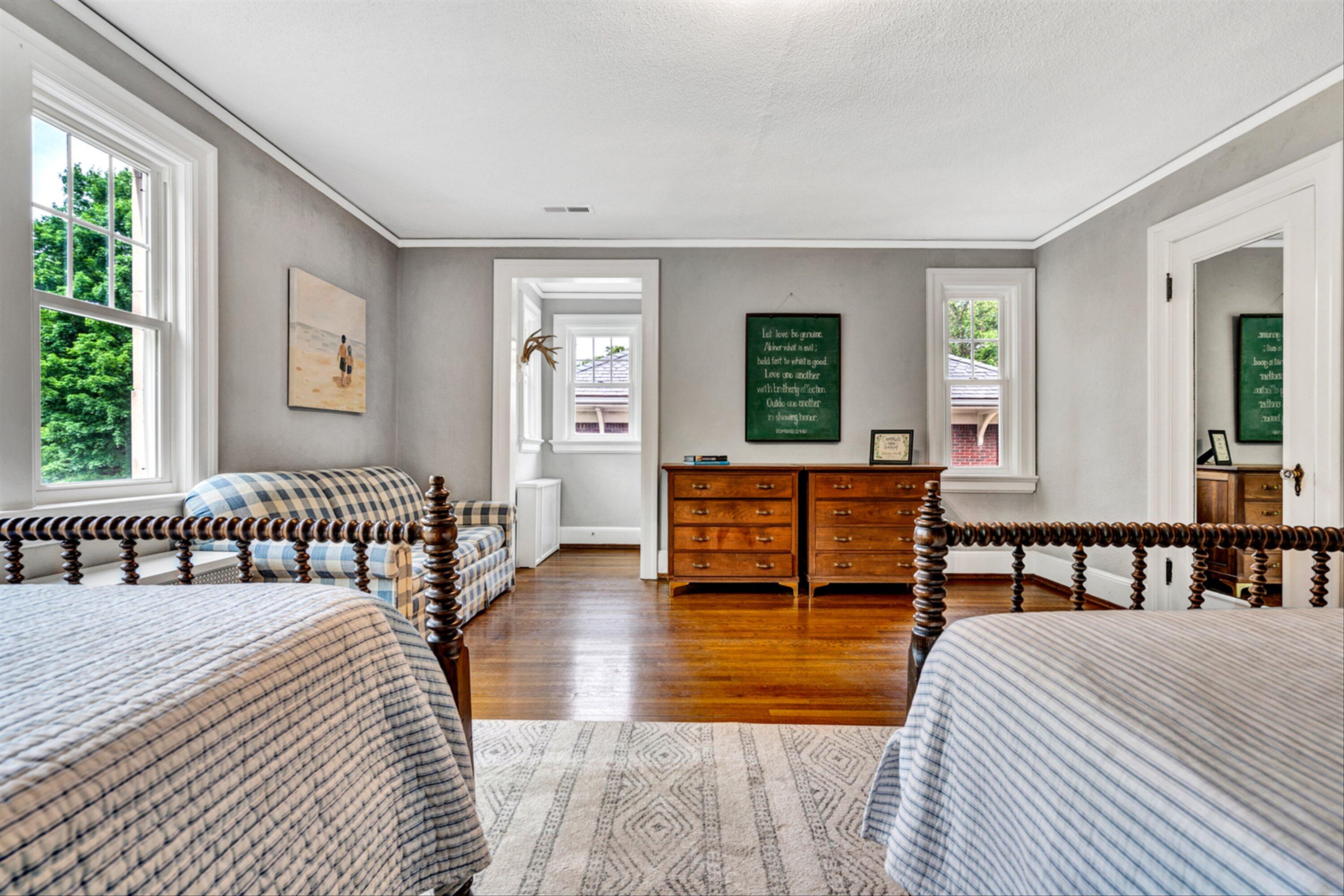 1826 Greenwood RD SW