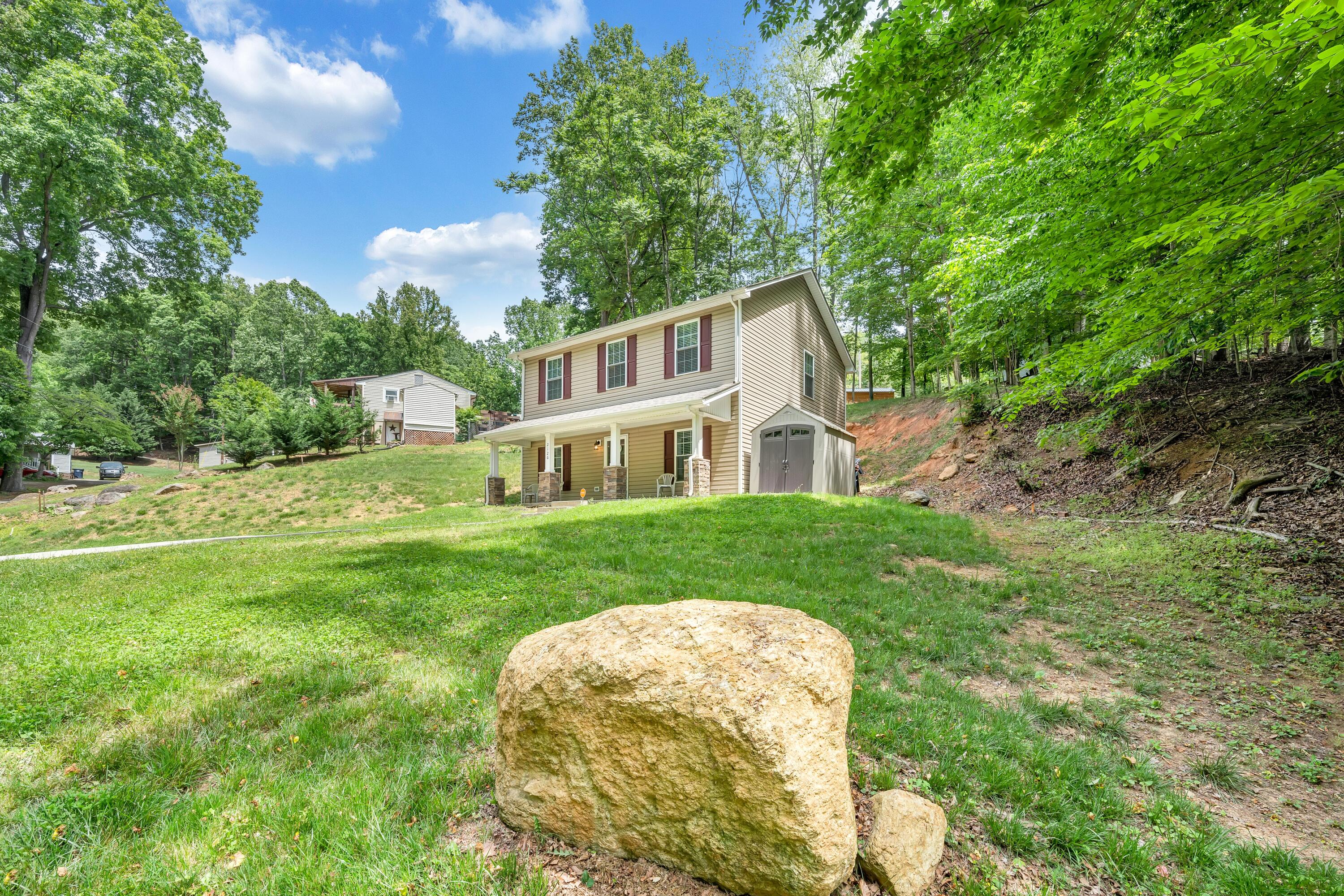 2126 Brookside LN SE