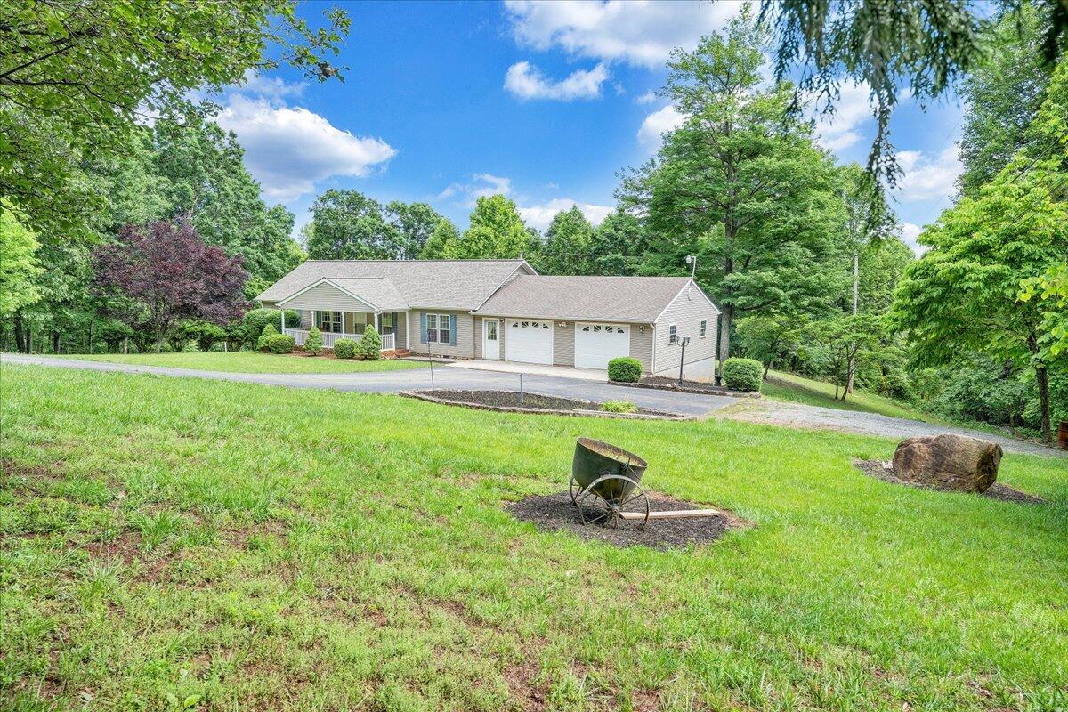 2684 Mountain Valley RD