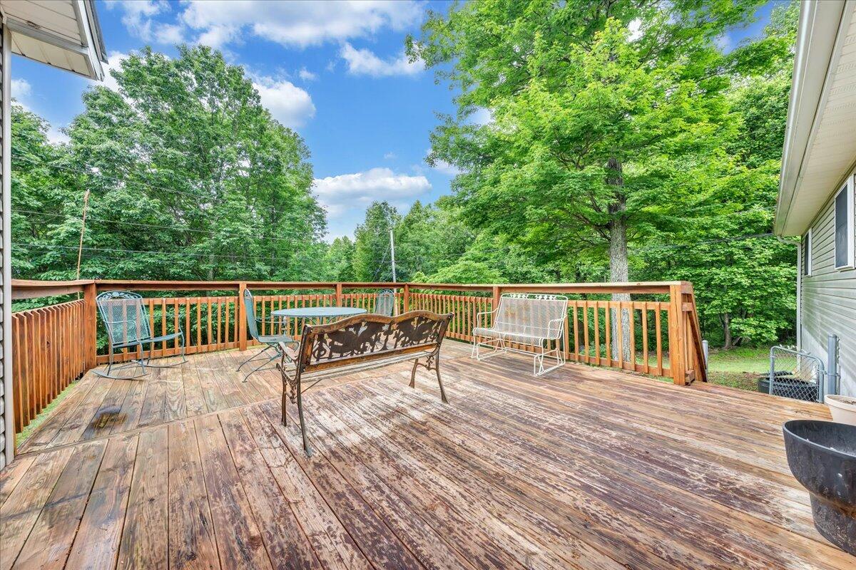 2684 Mountain Valley RD
