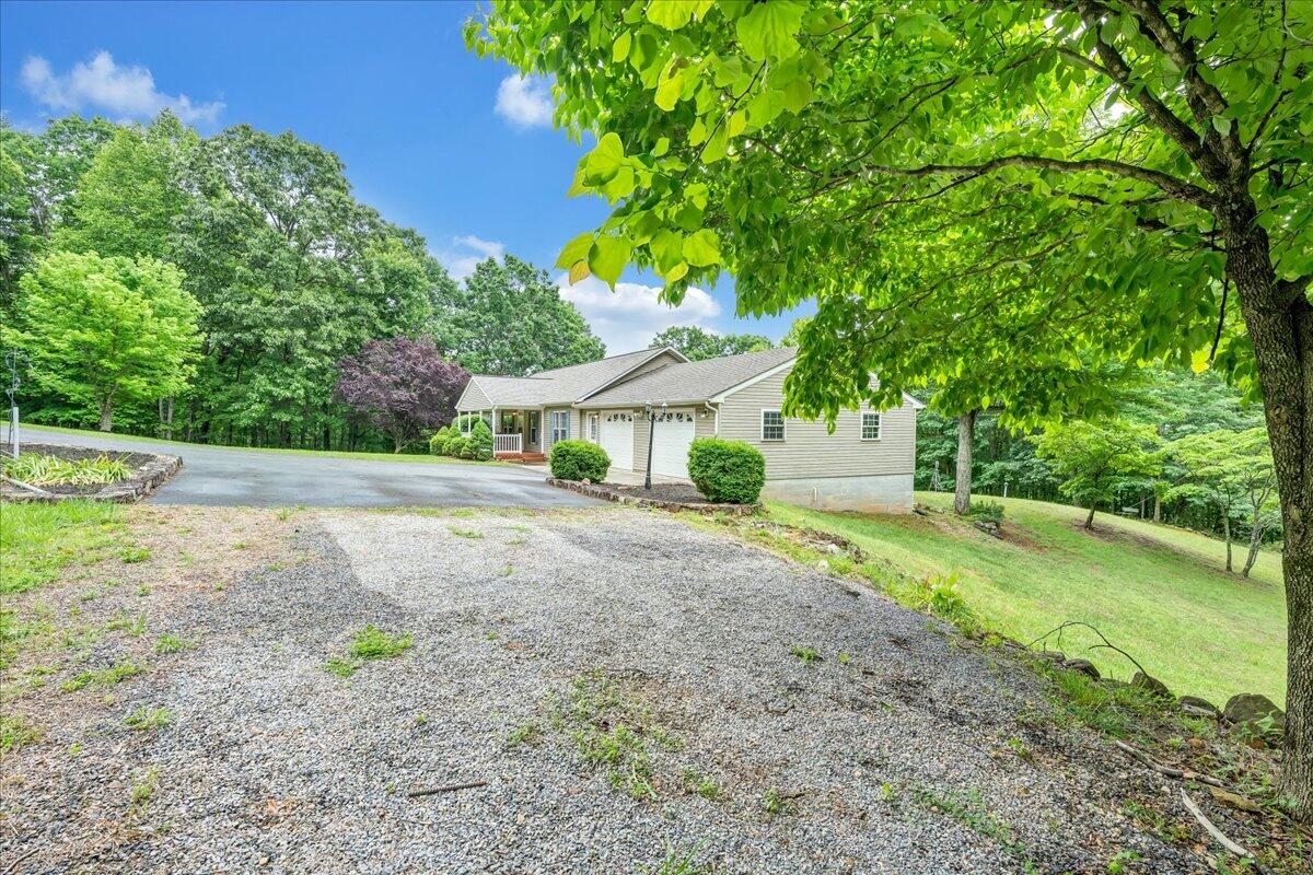 2684 Mountain Valley RD