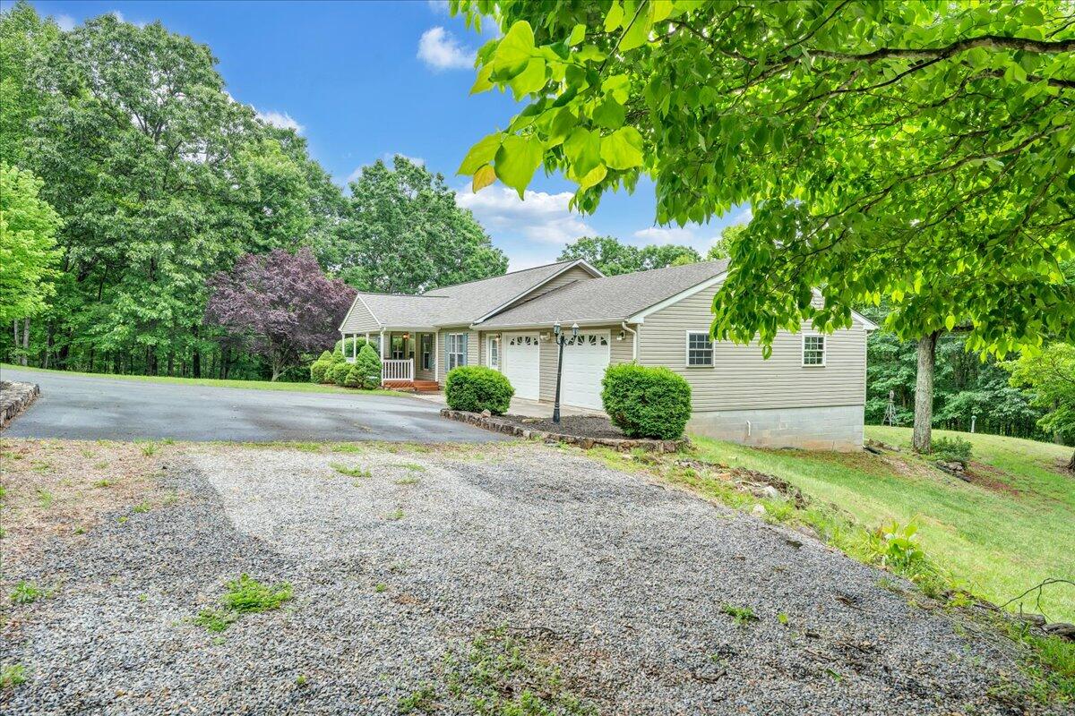 2684 Mountain Valley RD