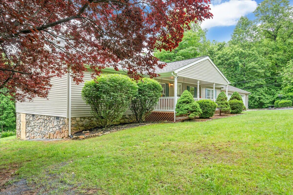 2684 Mountain Valley RD