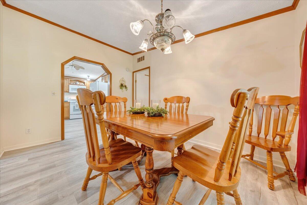 2684 Mountain Valley RD