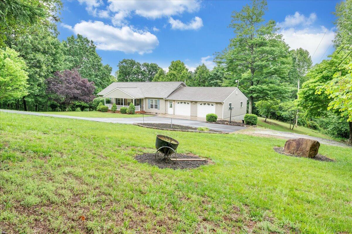 2684 Mountain Valley RD