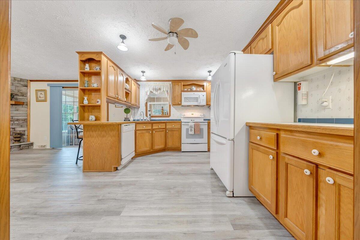 2684 Mountain Valley RD