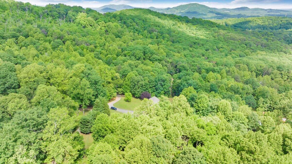 2684 Mountain Valley RD