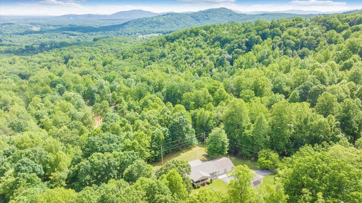 2684 Mountain Valley RD
