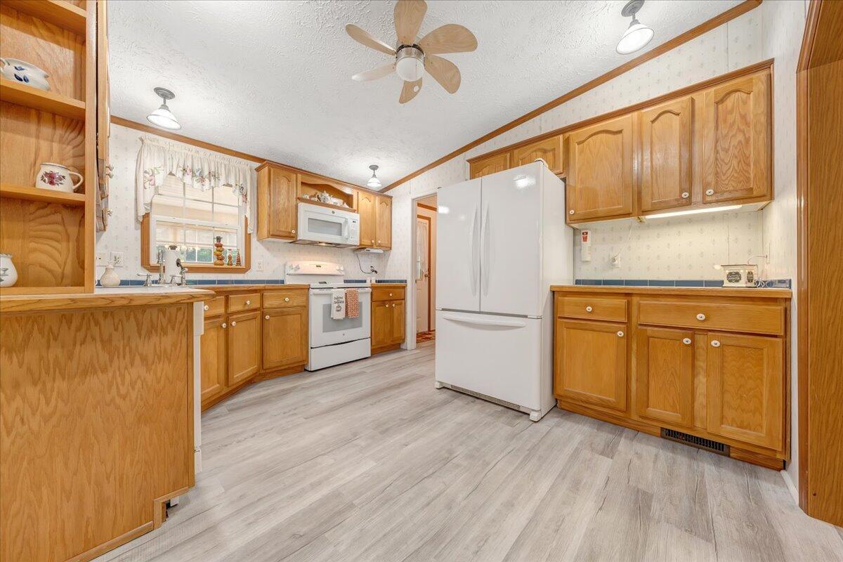 2684 Mountain Valley RD